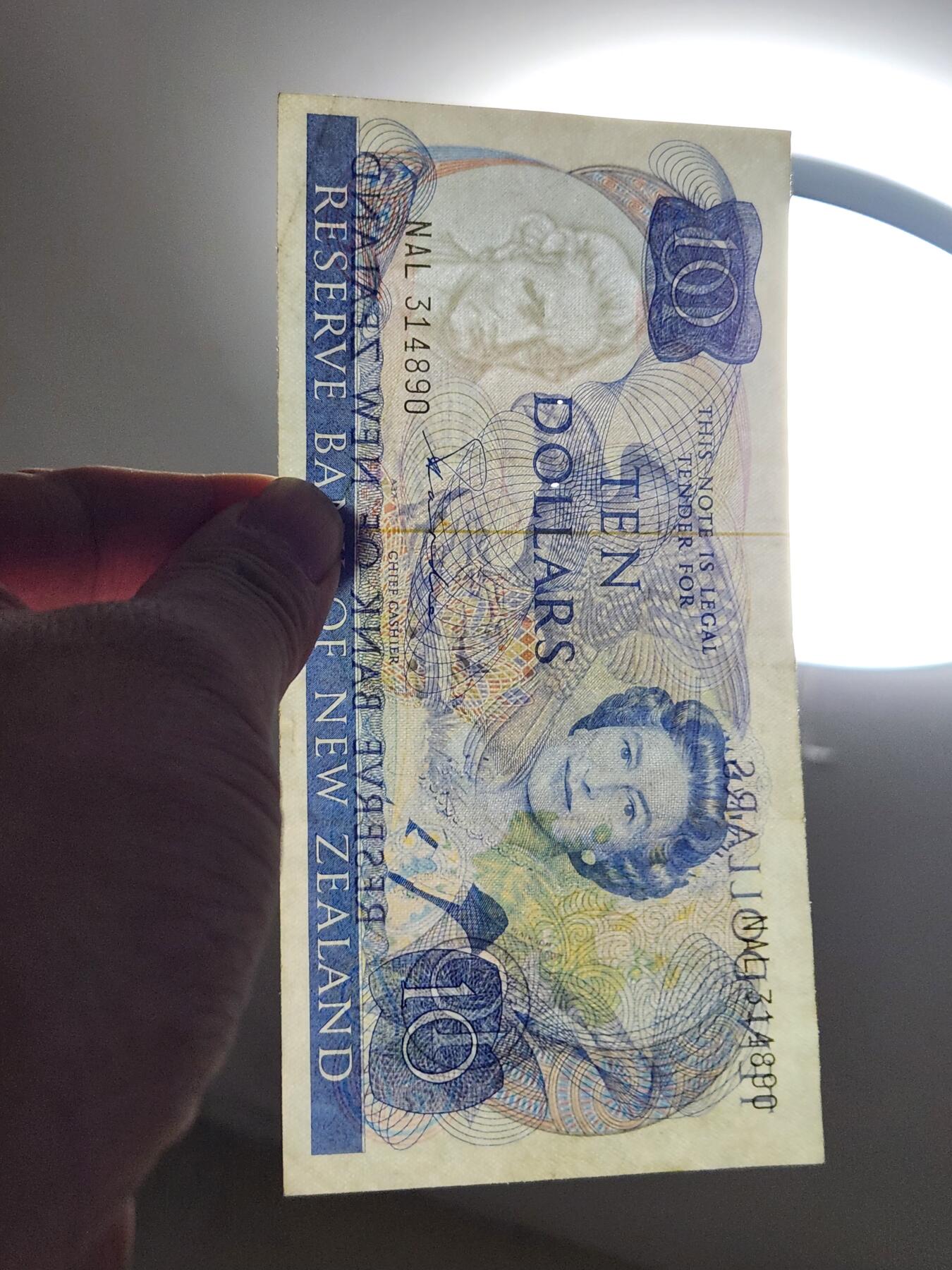 2月26号晚上8点 外国纸币自动截拍第31场 新西兰 1981年10元 首签名 原票