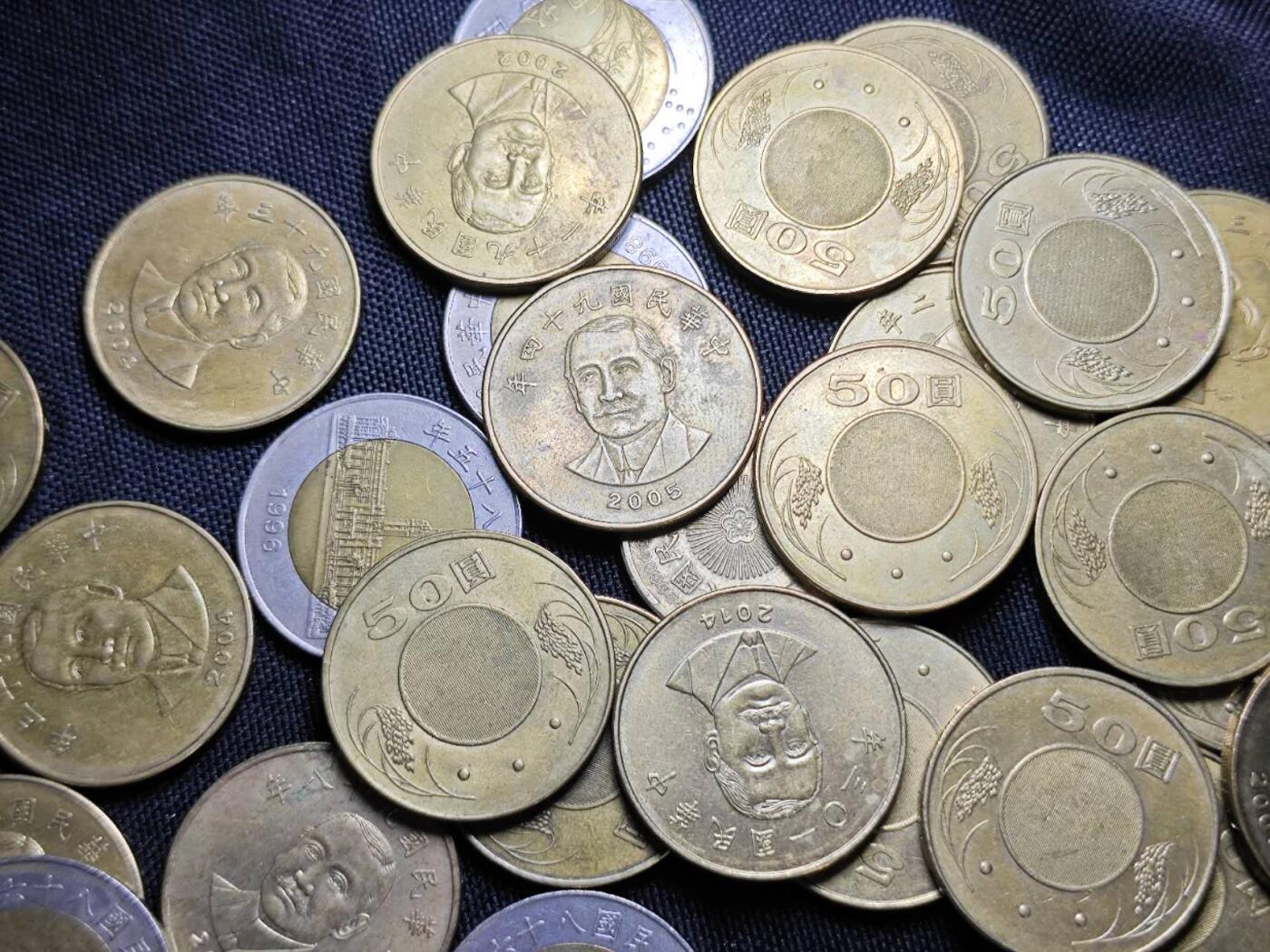 KK钱币收藏小铺   套币 批量/好品散币专场 2月预留时间 周末发货  中国台湾省50元一组76枚 面值3800台元