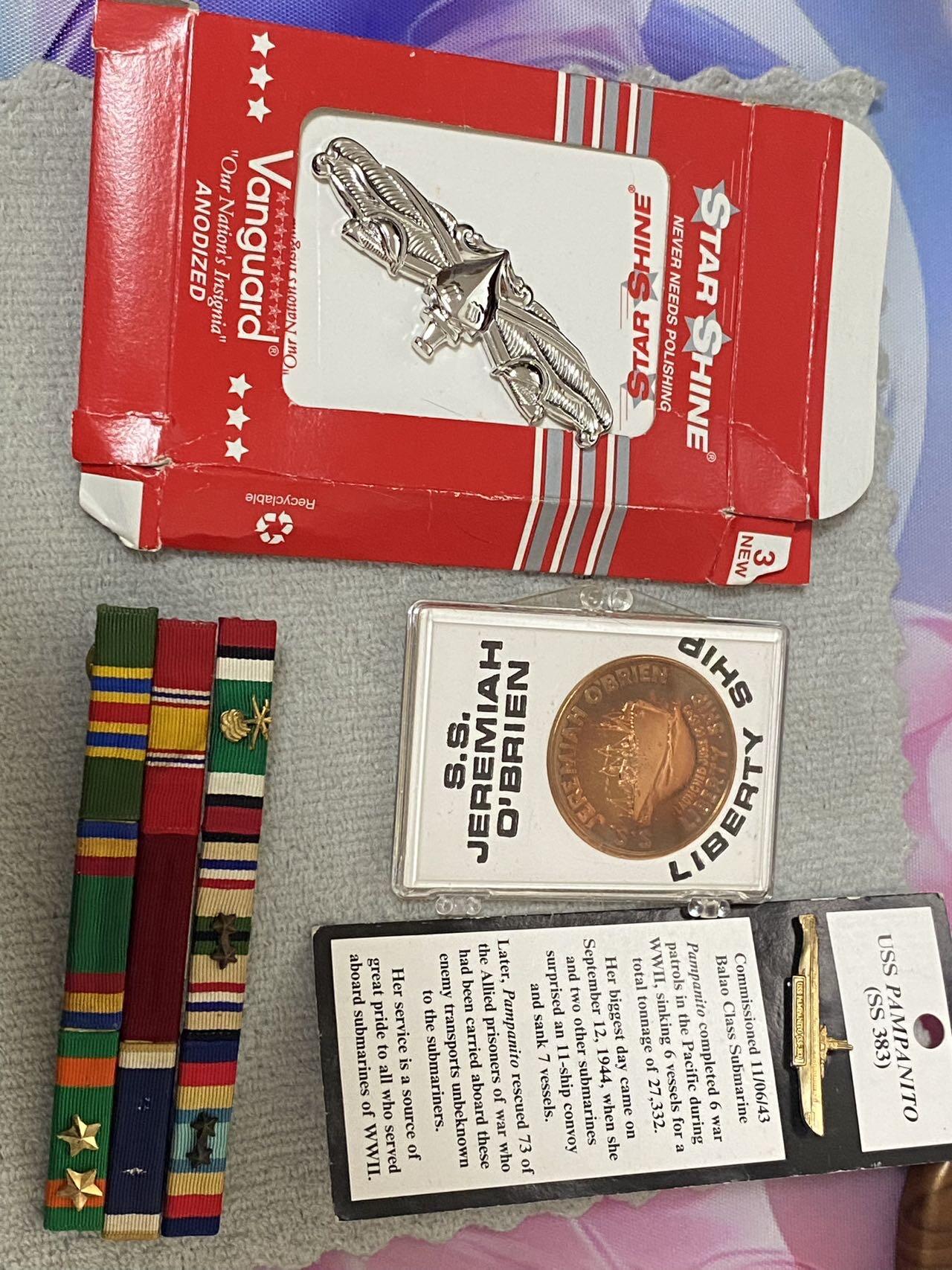 德国苏联勋章奖章年初拍卖 本次高价值物品较多 德因原因只上2-3图 具体的想要的请联系我要完整图。都经过讨论未标明则全部是原品，保真 放心拍。3月4日晚上九点结束在麦稀奇 找不到的加我qq或者微信都是184277308备注苏章拍卖。 美国海军纪念章一套 品相都不错 还带着勋略 