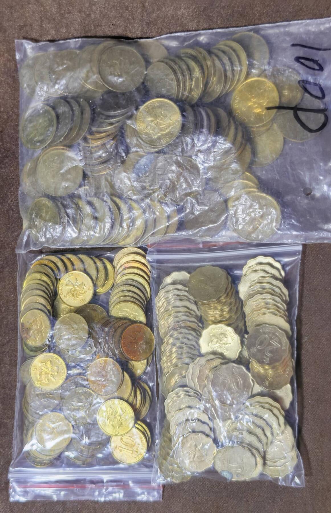 北京马甸外国币专卖第148期，外国币，中国早期纪念币专场，陆续上拍，欢迎关注 香港50，20，10分各100枚，流通品