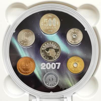 博洋堂世界钱币拍卖第162期（全场包邮） 日本2007年普制币套（多一枚纪念币） 南极观测50周年（500日元纪念币）  盒证全
