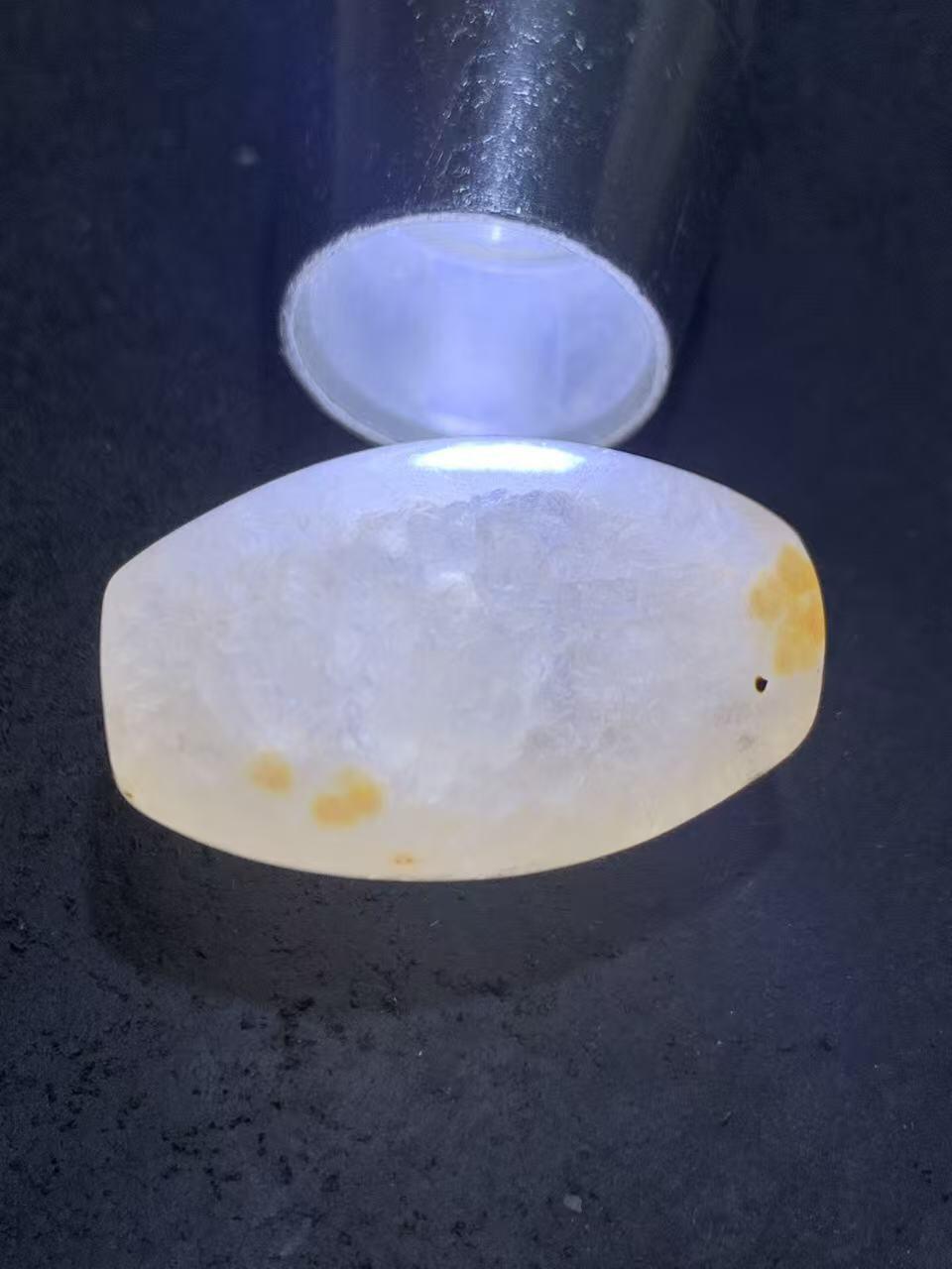 精美满冰飘战国红玛瑙随形勒子一颗！