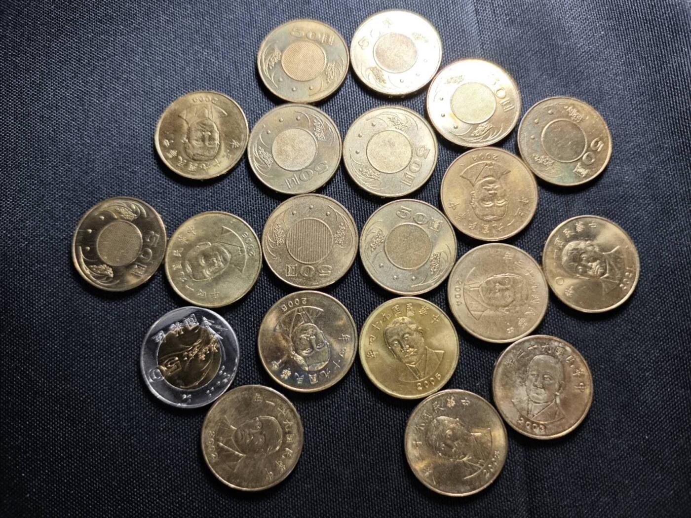 KK钱币收藏小铺   套币 批量/好品散币专场 2月预留时间 周末发货  中国台湾省50元一组32枚 好品