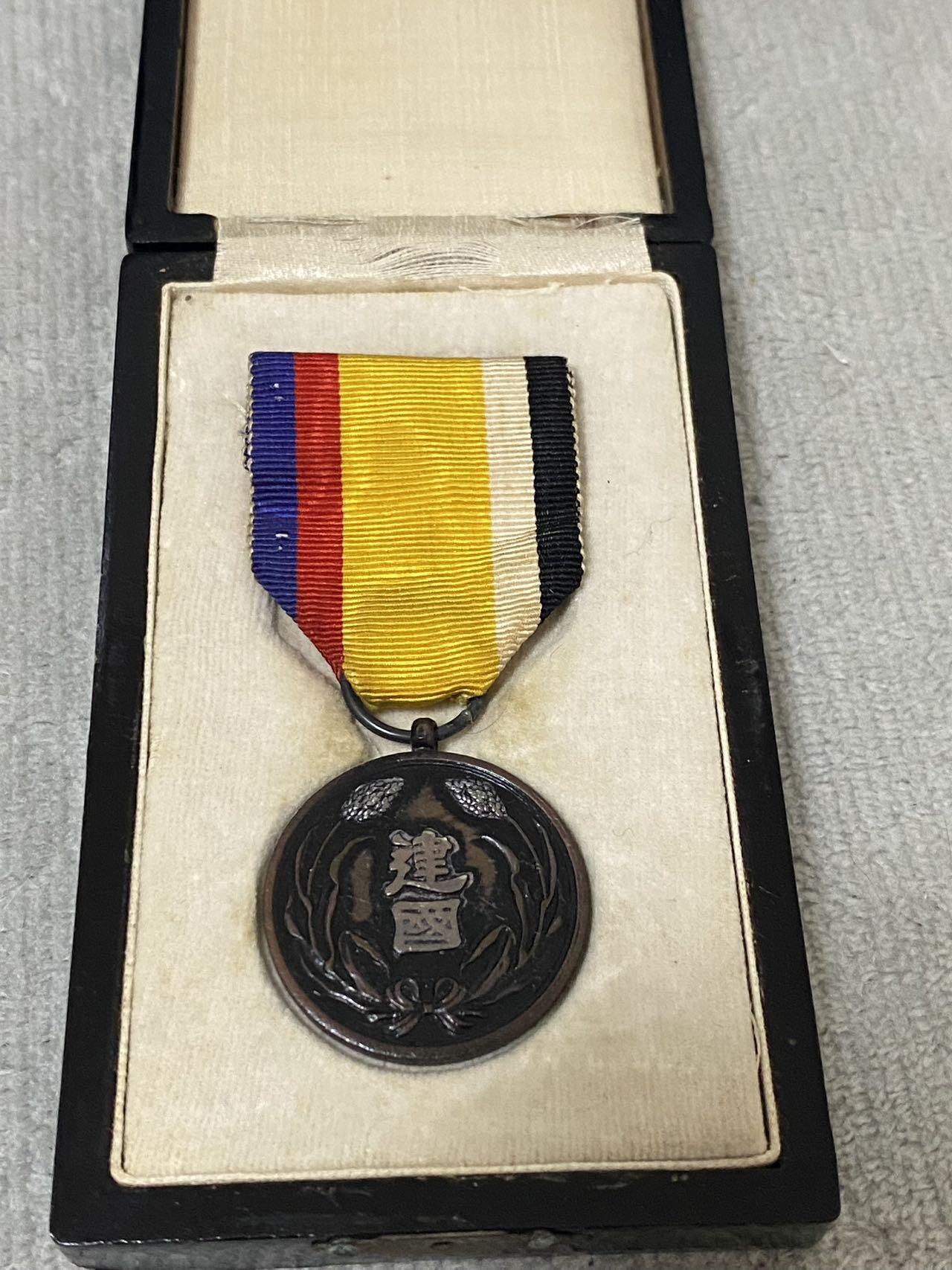 德国苏联勋章奖章年初拍卖 本次高价值物品较多 德因原因只上2-3图 具体的想要的请联系我要完整图。都经过讨论未标明则全部是原品，保真 放心拍。3月4日晚上九点结束在麦稀奇 找不到的加我qq或者微信都是184277308备注苏章拍卖。