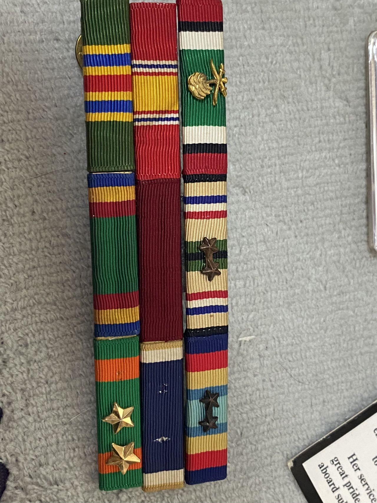 德国苏联勋章奖章年初拍卖 本次高价值物品较多 德因原因只上2-3图 具体的想要的请联系我要完整图。都经过讨论未标明则全部是原品，保真 放心拍。3月4日晚上九点结束在麦稀奇 找不到的加我qq或者微信都是184277308备注苏章拍卖。 美国海军纪念章一套 品相都不错 还带着勋略 