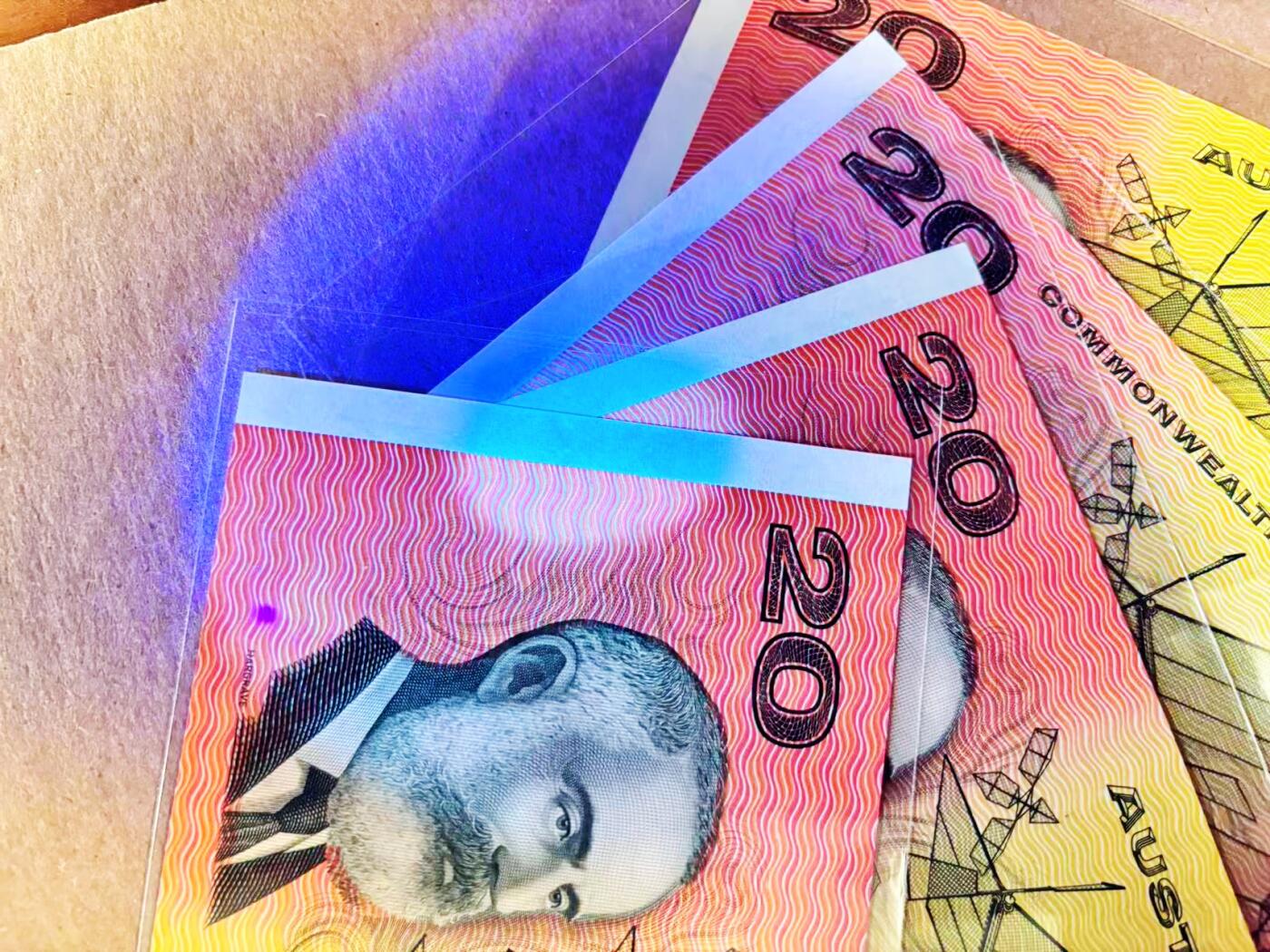 【Blue Auction】世界纸币精拍第788期——18级TOP拍卖/信誉/品质/专业/高效💫 【一组4 张 含无47 多种签名】澳大利亚 20元 UNC/UNC-