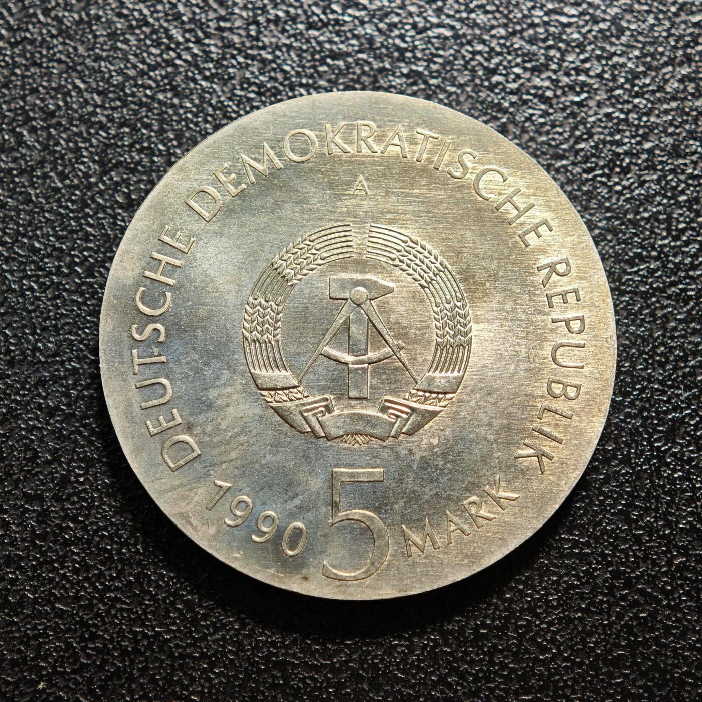 【德藏】世界币章拍卖第167期（拍品征集中~欢迎藏友联系） 1990年 东德记者库尔特·图霍尔斯基诞辰百年5马克纪念镍币 直径约：29mm；重约：12.2g