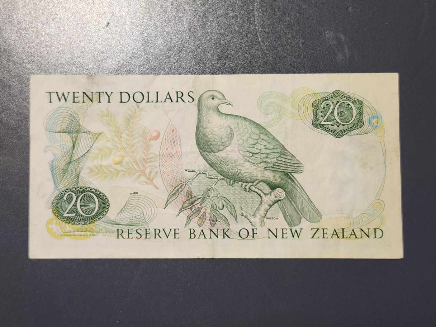 2月26号晚上8点 外国纸币自动截拍第31场 新西兰1985年 20元 S.T签名 原票