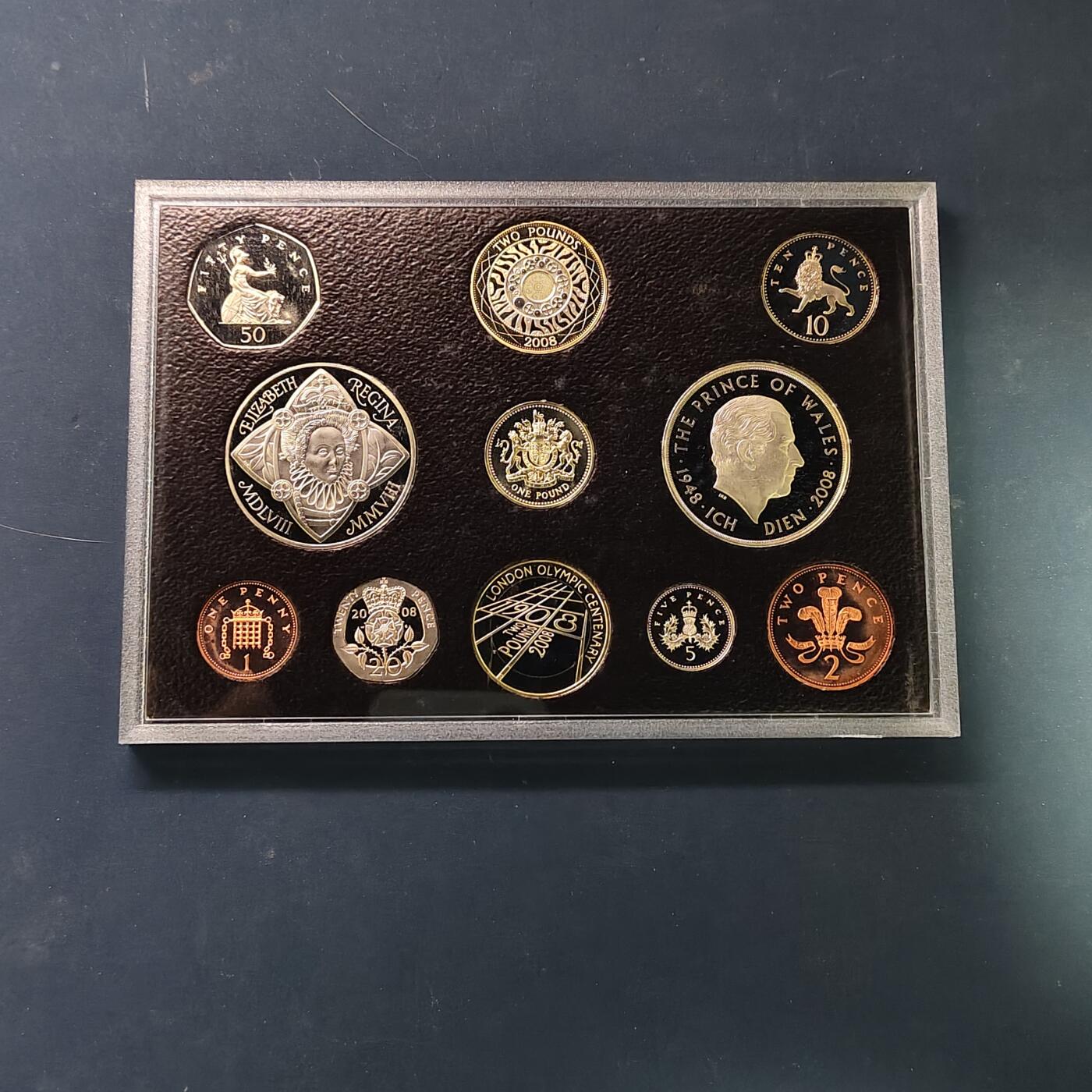【全场包邮】纯粹捡漏拍507场-持续更新中 英国2008年王室标志末版11枚官方精制套币-盒证全-含5镑伊丽莎白一世+5镑查尔斯大寿+2镑伦敦奥运会百年精制纪念币