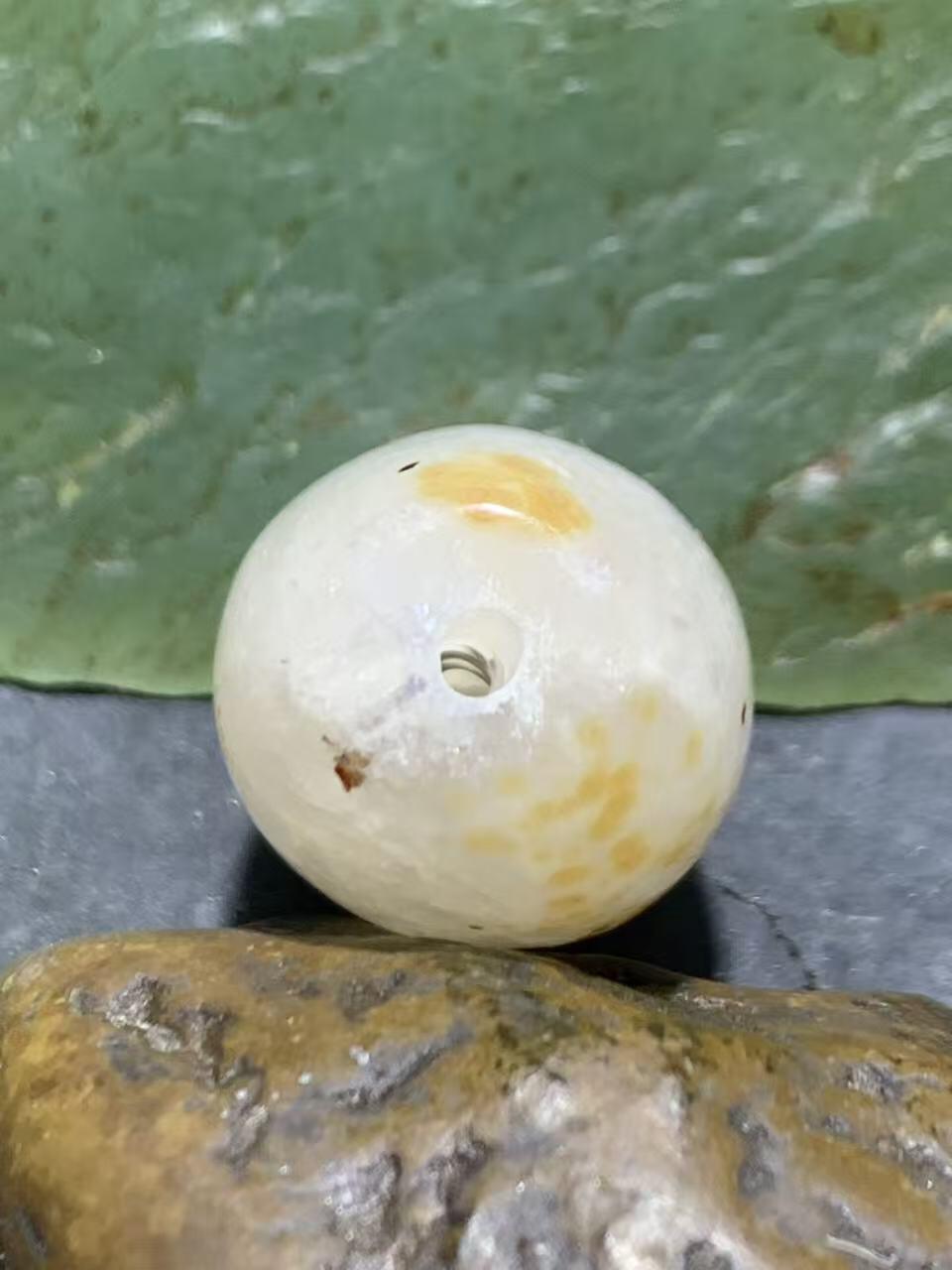 精美满冰飘战国红玛瑙随形勒子一颗！