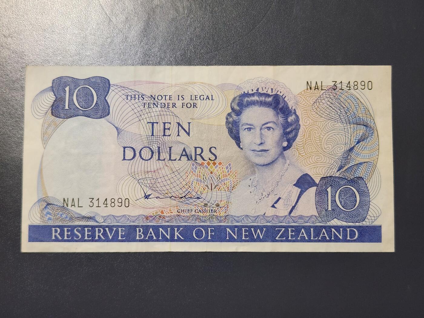 2月26号晚上8点 外国纸币自动截拍第31场 新西兰 1981年10元 首签名 原票