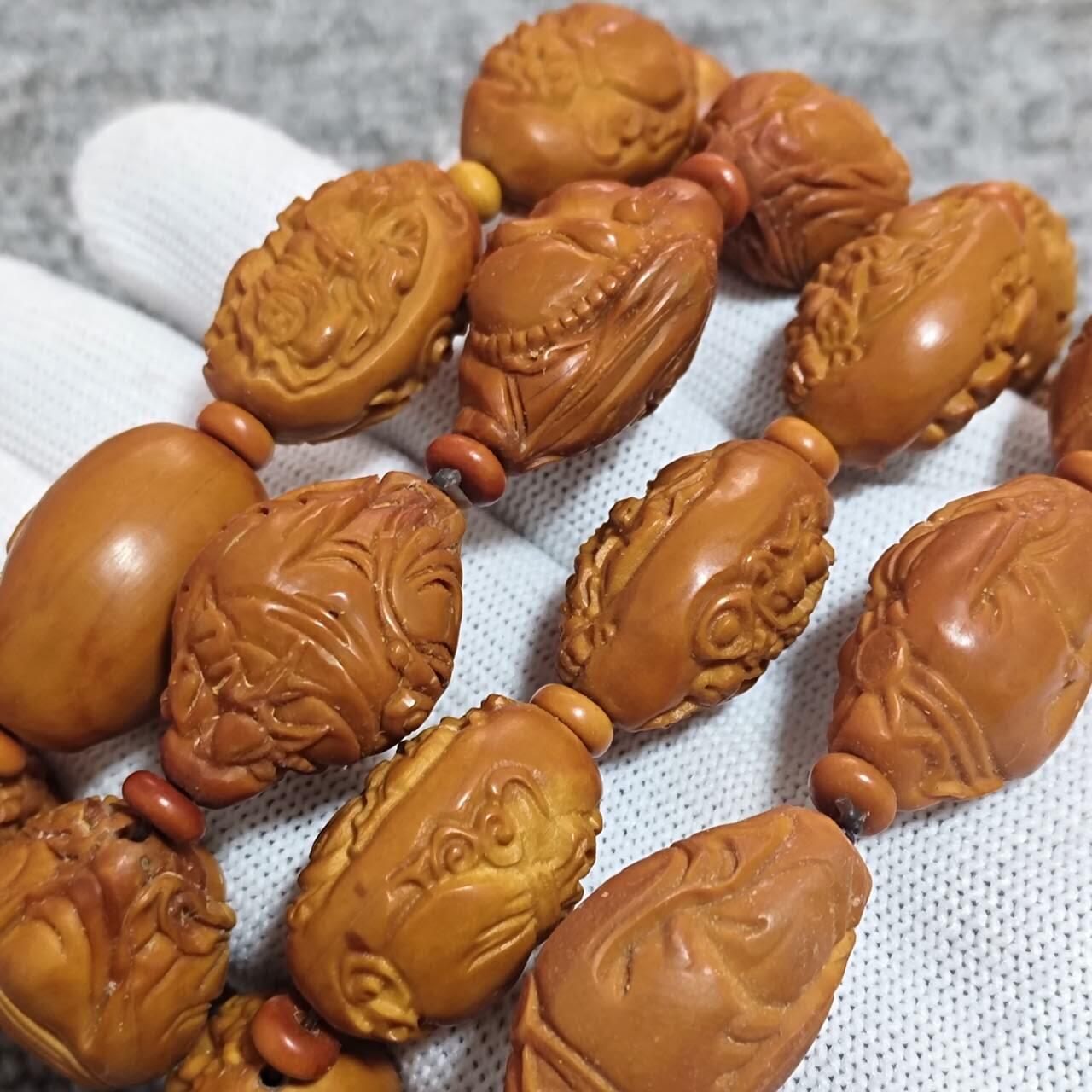 四条橄榄核核雕手串