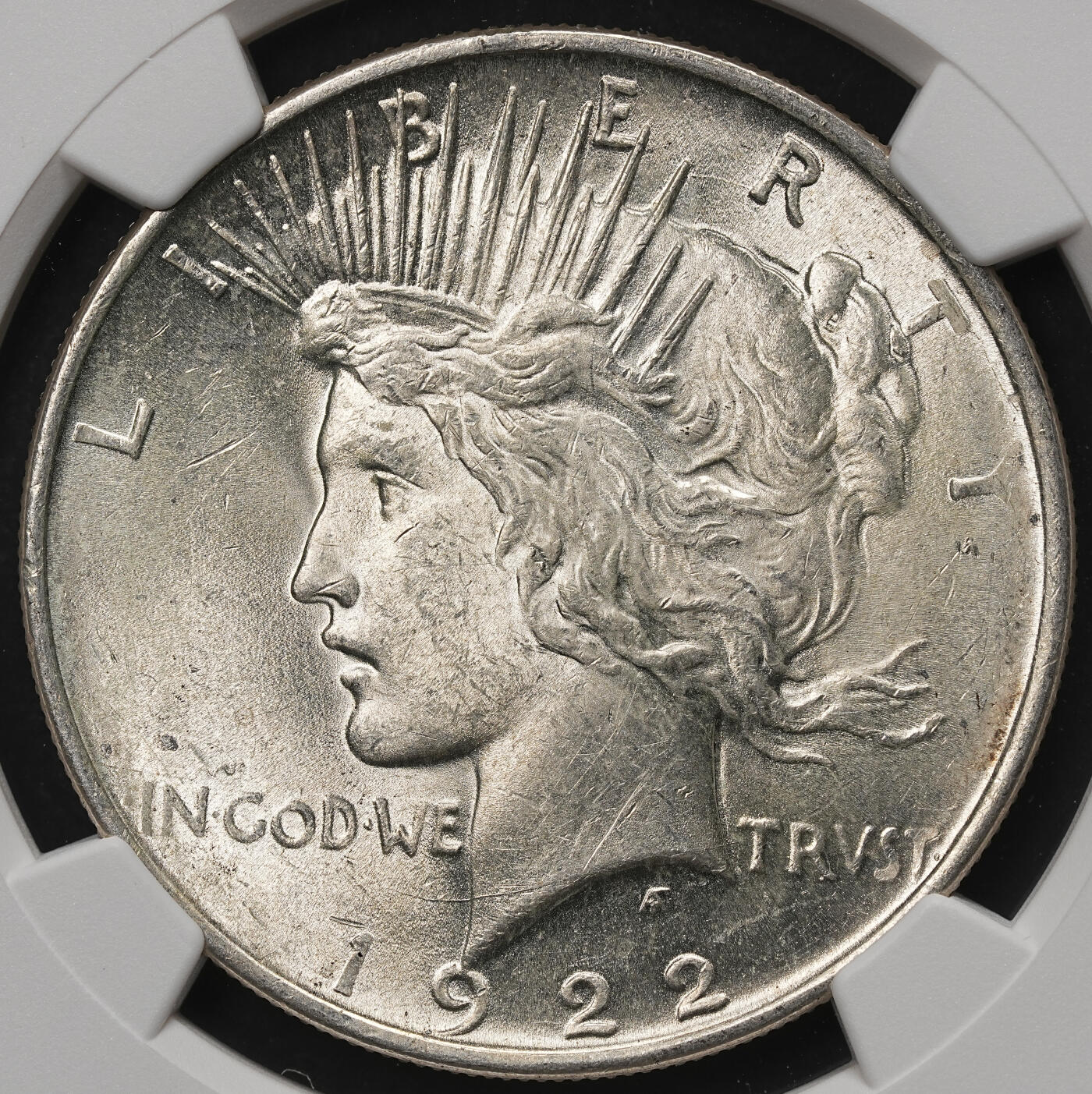 修遠堂世界钱币第106期，请看参拍说明 NGC MS63 1922年美国和平鹰洋大银币