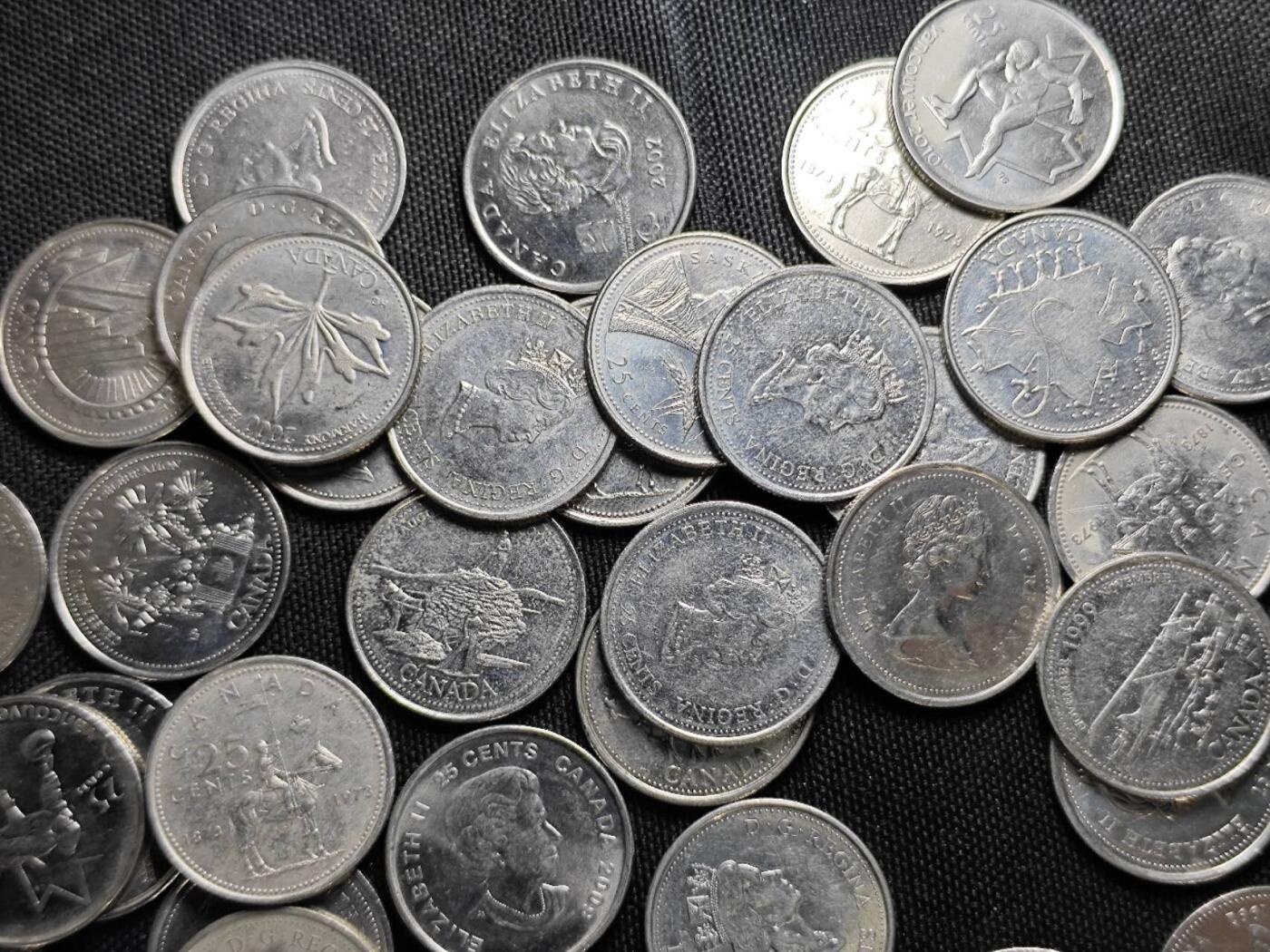 KK钱币收藏小铺   套币 批量/好品散币专场 2月预留时间 周末发货  加拿大25分纪念币一组61枚