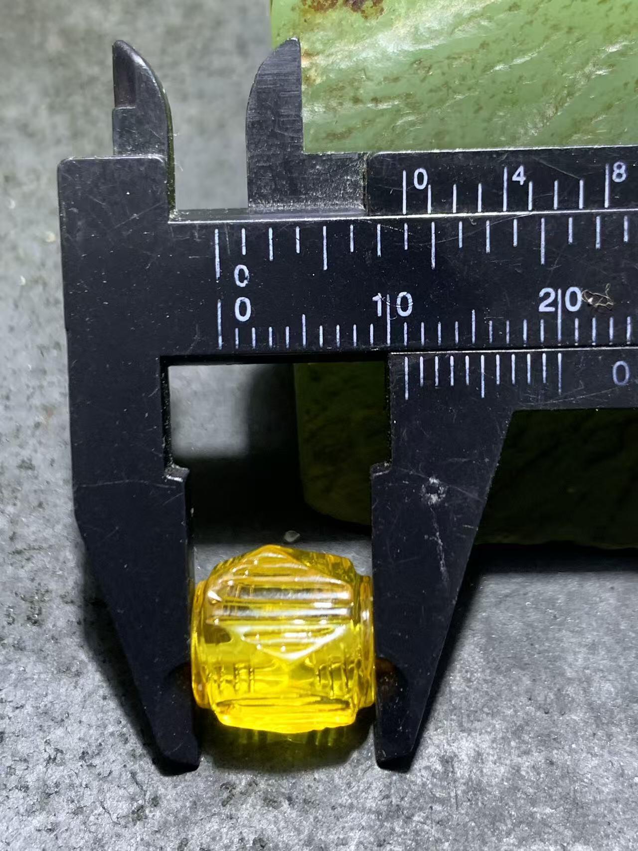 天然乌克兰蜜蜡唐八棱桶珠一个！