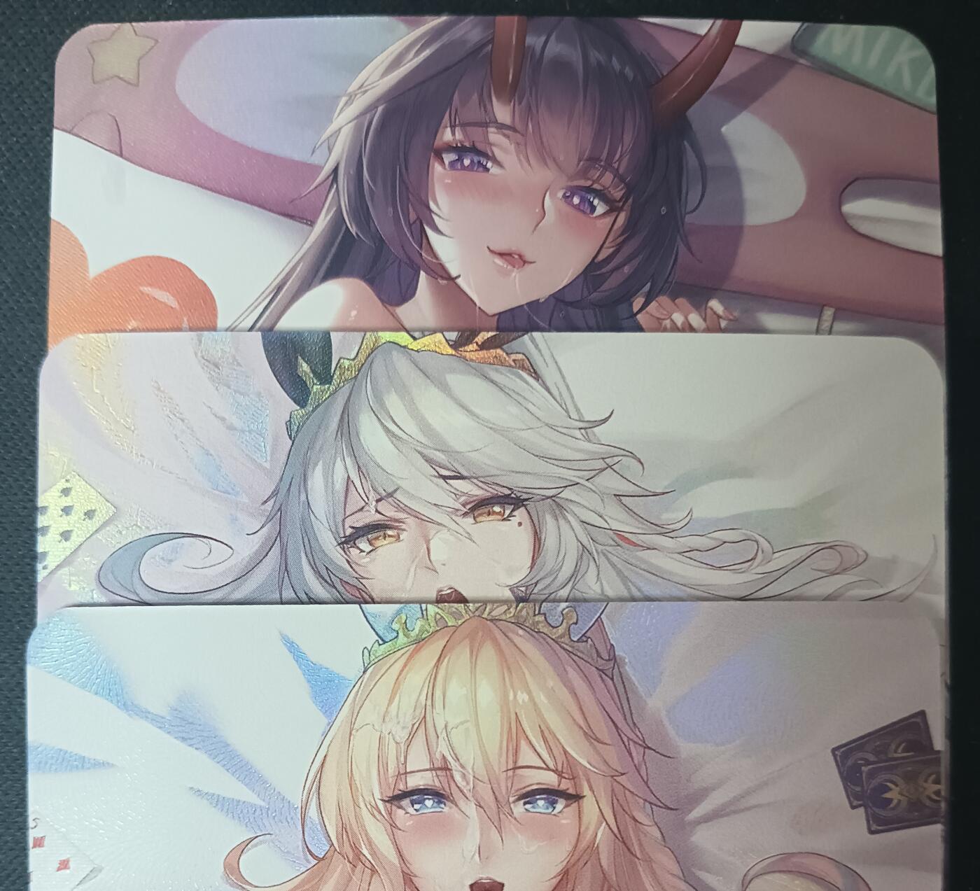 花开卡拍第61期（3月7号周六截拍，品控勿拍!!!拍品不寄存，运费5元（新疆需补运费差价或顺丰到付），自制卡难免瑕疵，可能存在轻微撞角爆边等出厂瑕疵，品控介意勿拍！） 墨卡文创 枕边  3张艺术卡 彩闪