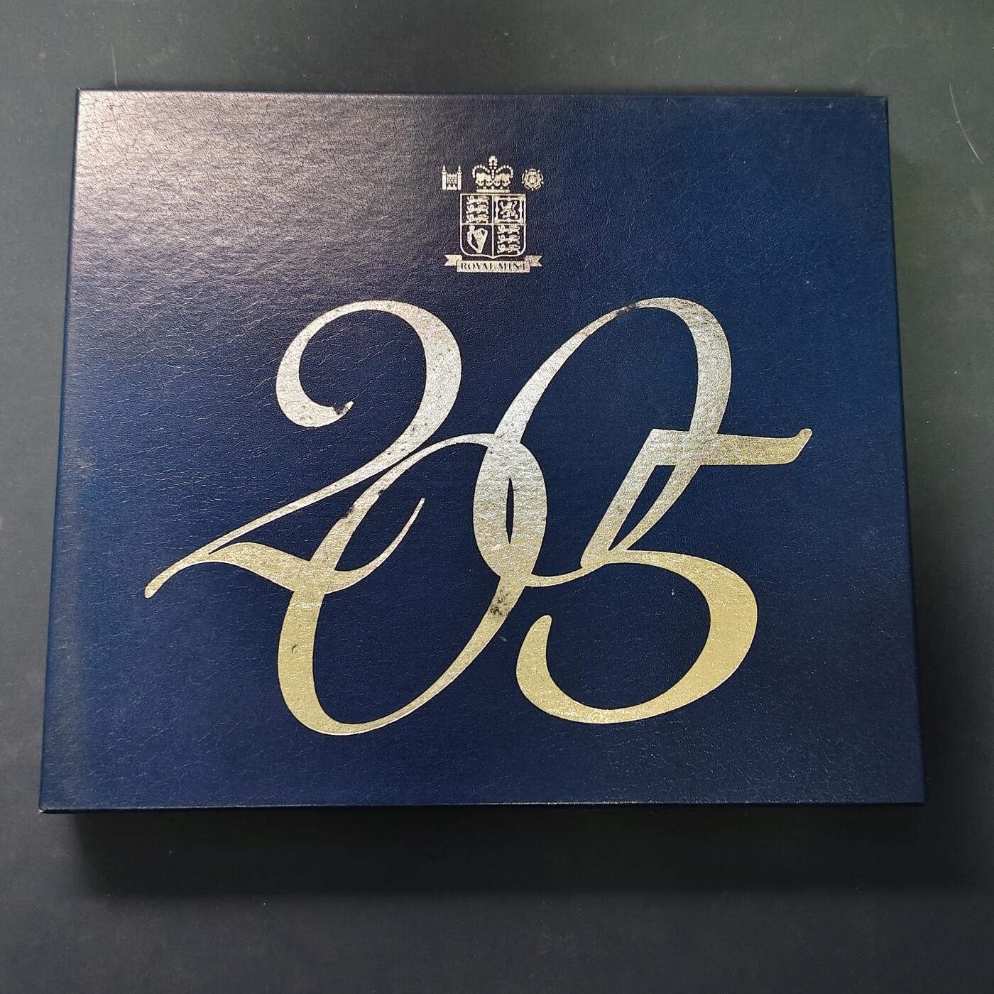 【全场包邮】纯粹捡漏拍507场-持续更新中 英国2005年官方精制套币-盒证全-含5镑纳尔逊+5镑海战+2镑火药阴谋+1镑梅奈桥+50便士萨缪尔约翰逊词典精制纪念币