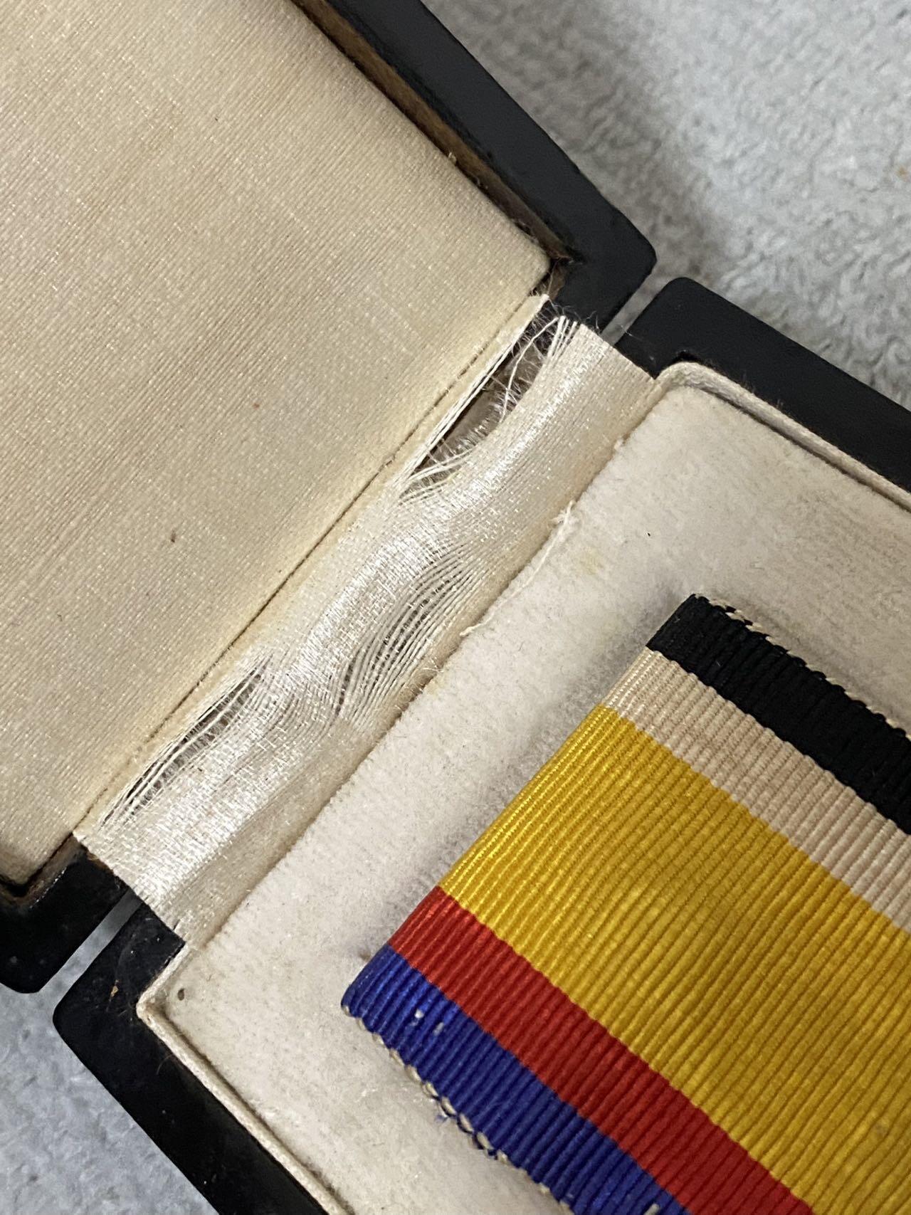 德国苏联勋章奖章年初拍卖 本次高价值物品较多 德因原因只上2-3图 具体的想要的请联系我要完整图。都经过讨论未标明则全部是原品，保真 放心拍。3月4日晚上九点结束在麦稀奇 找不到的加我qq或者微信都是184277308备注苏章拍卖。