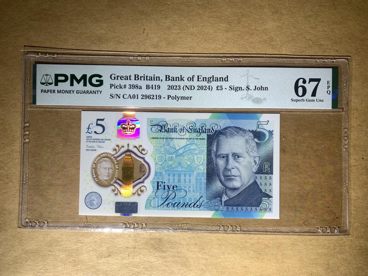 【礼羽收藏】🌏世界钱币拍卖127期 【CA01 296219】全新UNC 2024年英国查尔斯5镑塑料钞 CA01 首发冠 无3457尾19 朦胧号 PMG67 高分靓号