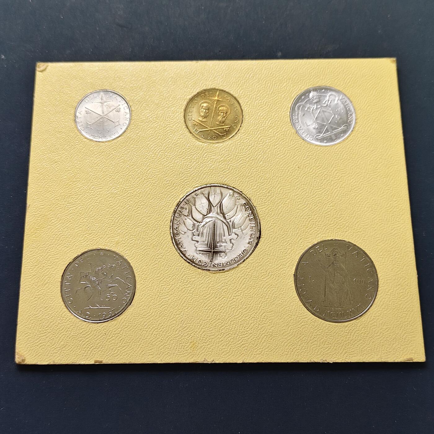 【全场包邮】纯粹捡漏拍506场-持续更新中 梵蒂冈各年份卡装5枚套币-含1962年第二次梵蒂冈大公会议仿古纪念章