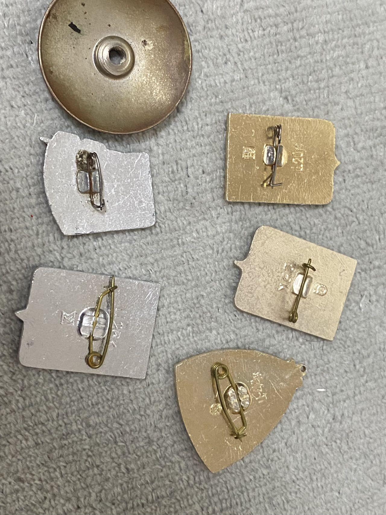 德国苏联勋章奖章年初拍卖 本次高价值物品较多 德因原因只上2-3图 具体的想要的请联系我要完整图。都经过讨论未标明则全部是原品，保真 放心拍。3月4日晚上九点结束在麦稀奇 找不到的加我qq或者微信都是184277308备注苏章拍卖。 一些苏联的小徽章