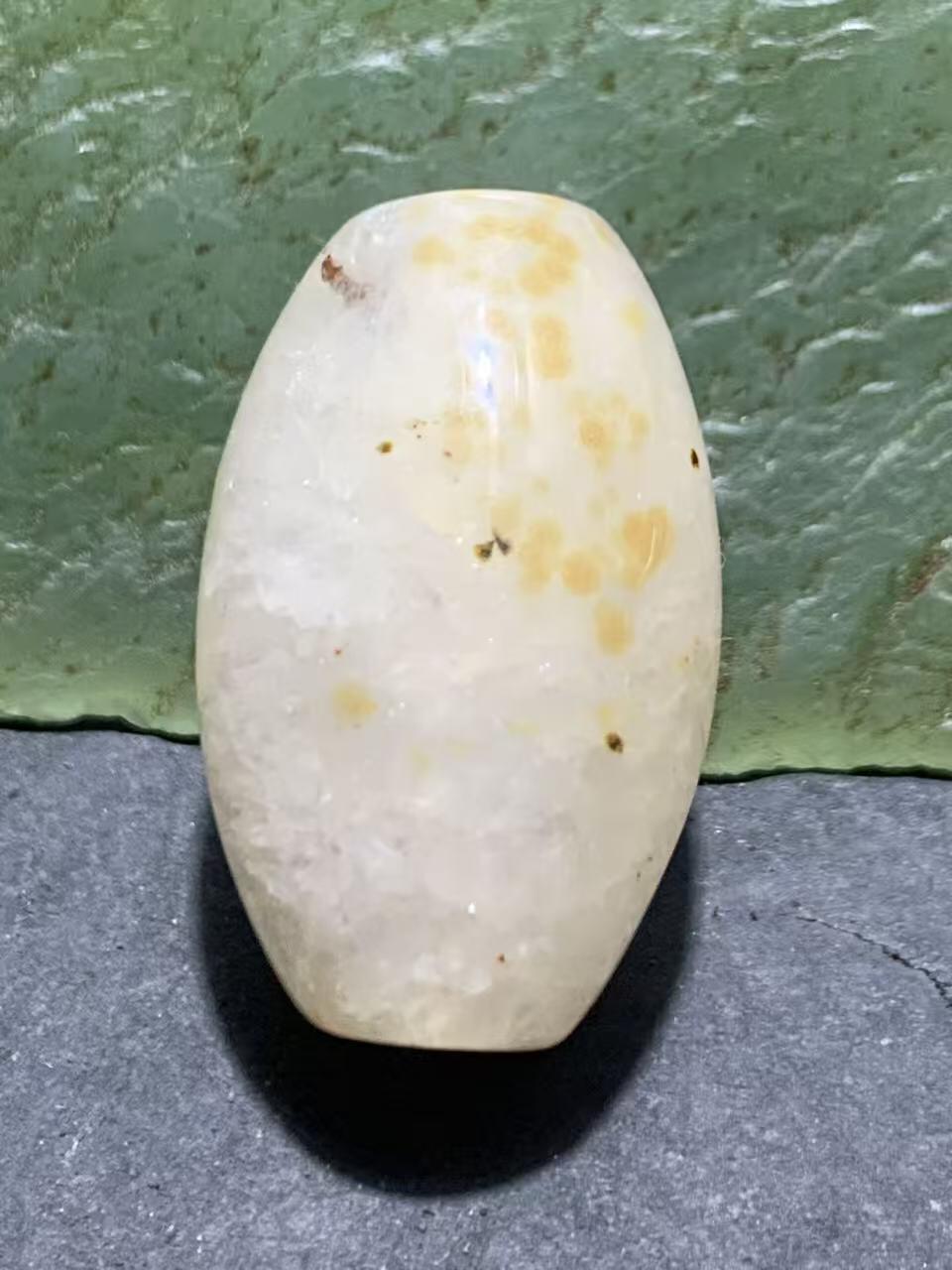 精美满冰飘战国红玛瑙随形勒子一颗！