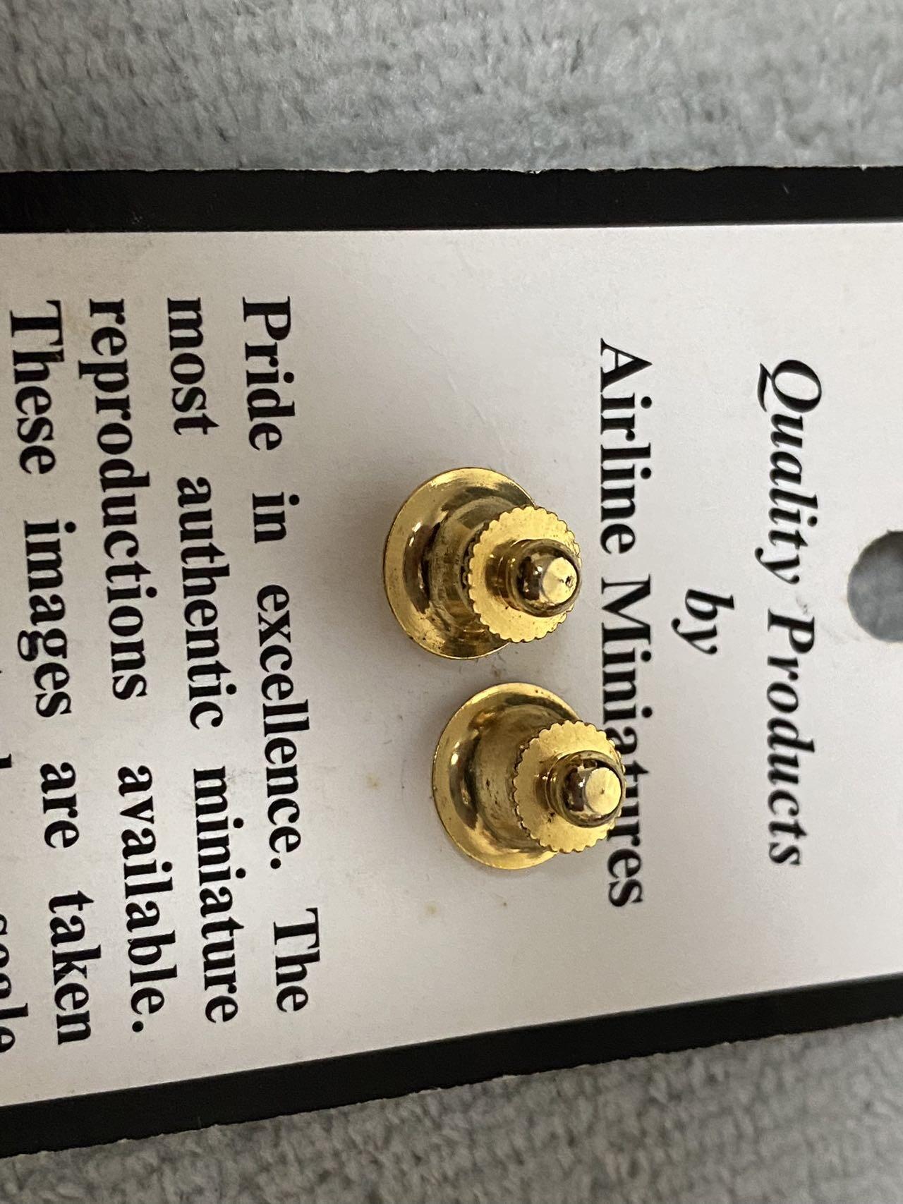 德国苏联勋章奖章年初拍卖 本次高价值物品较多 德因原因只上2-3图 具体的想要的请联系我要完整图。都经过讨论未标明则全部是原品，保真 放心拍。3月4日晚上九点结束在麦稀奇 找不到的加我qq或者微信都是184277308备注苏章拍卖。 美国海军纪念章一套 品相都不错 还带着勋略 