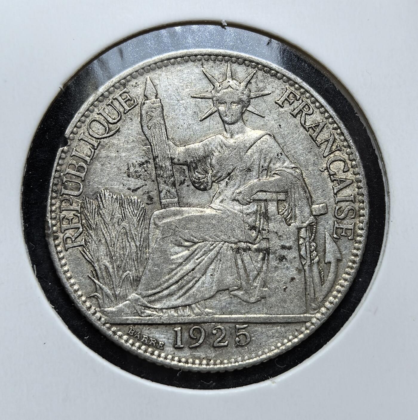 外国优质老铜币银币，正月十二晚九点倒数截拍，满百包邮可寄存，持续收拍 法属印度支那1925 年 20 分银币，正面为法兰西坐像，背面标注 “INDO-CHINE FRANÇAISE”。它是法国殖民统治下的流通货币，见证了越南、老挝、柬埔寨等地的殖民贸易史。
