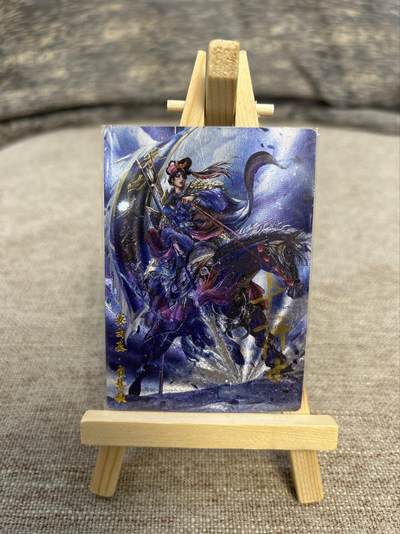 喜灰玩卡拍卖第五期，接拍品0佣金，欢迎送拍，释放现金流，让自己有资金可以购买更多喜欢的卡牌，让别的卡友能淘到更多心仪的卡牌 - 卡德曼巾帼水浒 杆子老师亲签限编015/030编 崔慧娘