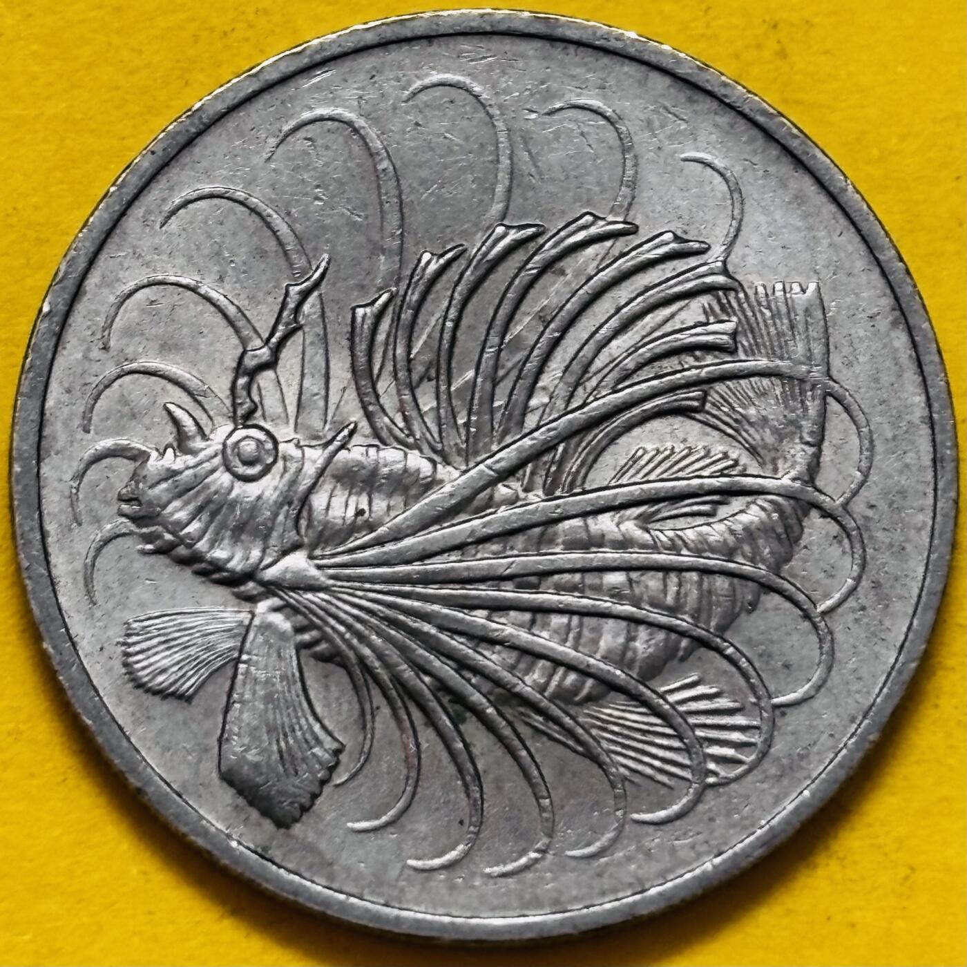 文馨钱币收藏第 295 场，（元宵场）各种银币散币纪念章，长期接代拍业务 原光 1974 年新加坡狮子鱼 50 分