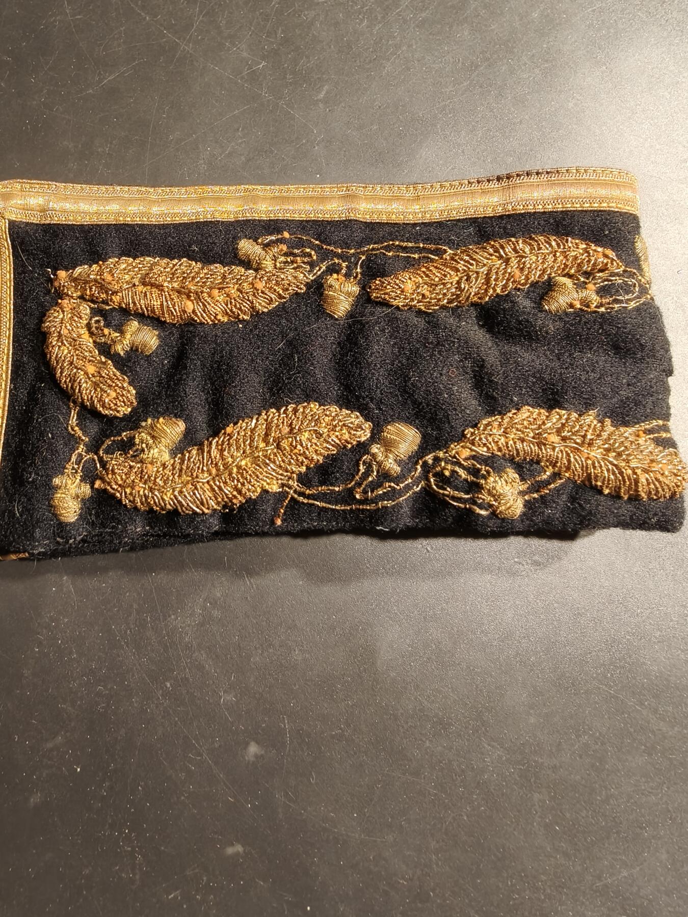 老王徽章第185期 法国大礼服下摆