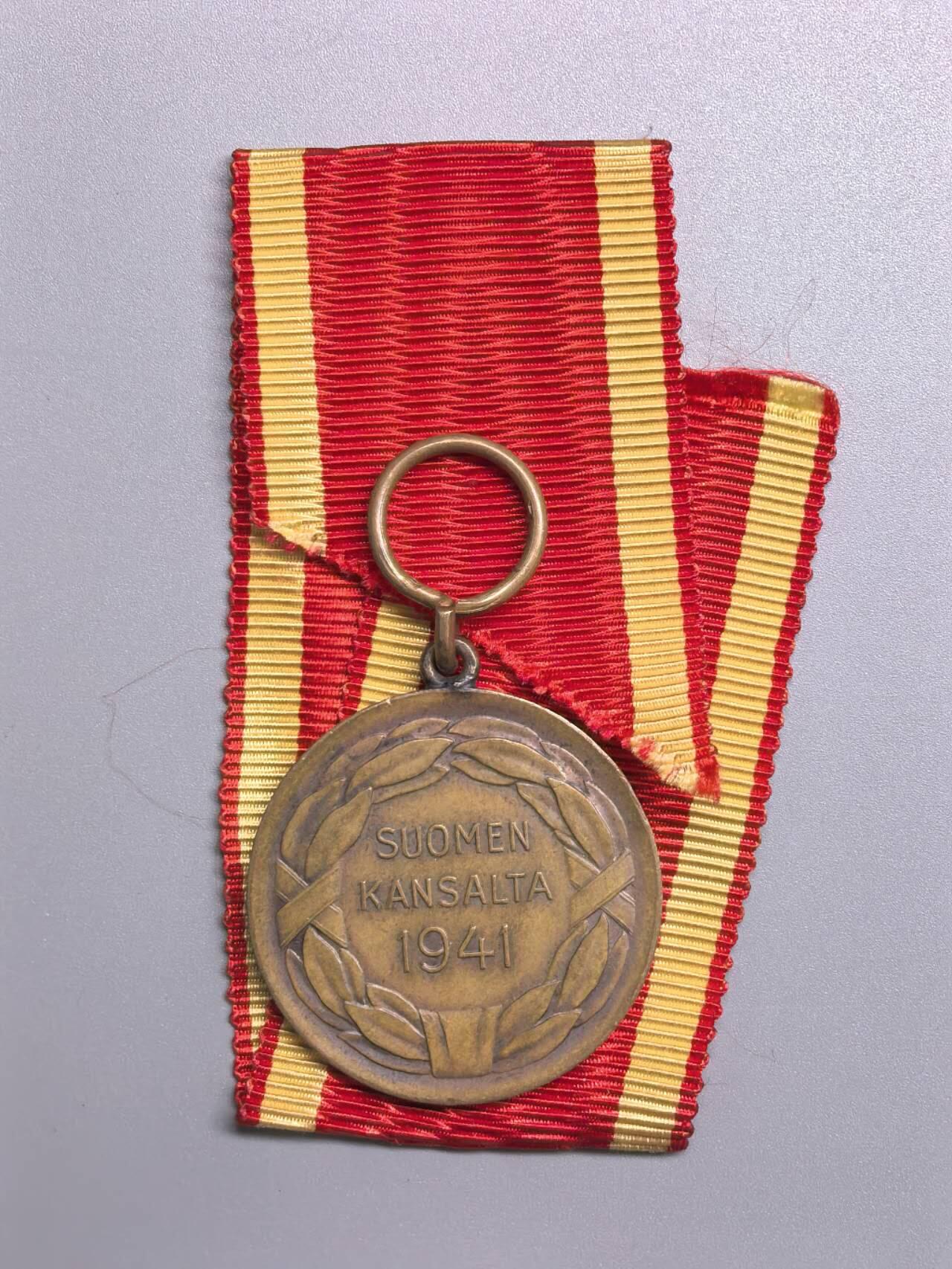 小驴勋章奖章收藏2月28日周六晚七点拍卖（调休临时调整，珍爱和平，收藏战争，铭记历史，勿忘国耻，忠党爱国。有偿代拍，送拍规则在简介最后，参拍须阅读规则后再参拍，关系到运费包装发货时效真假辨别等关键信息，拍卖时不再发原图，看大图店主微信码在拍卖店铺介绍里） 二级芬兰自由奖章，1941年继续战争版
