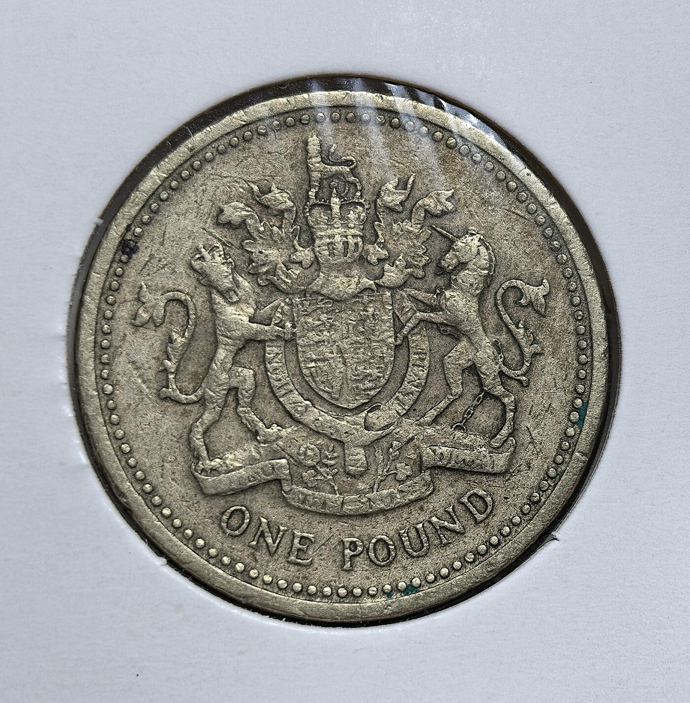 外国优质老铜币银币，正月十二晚九点倒数截拍，满百包邮可寄存，持续收拍 英国皇家纹章1英镑。它是英国战后首枚 1 英镑流通币，取代了传统纸币，见证了英国货币体系向高面额金属化转型的重要一步。