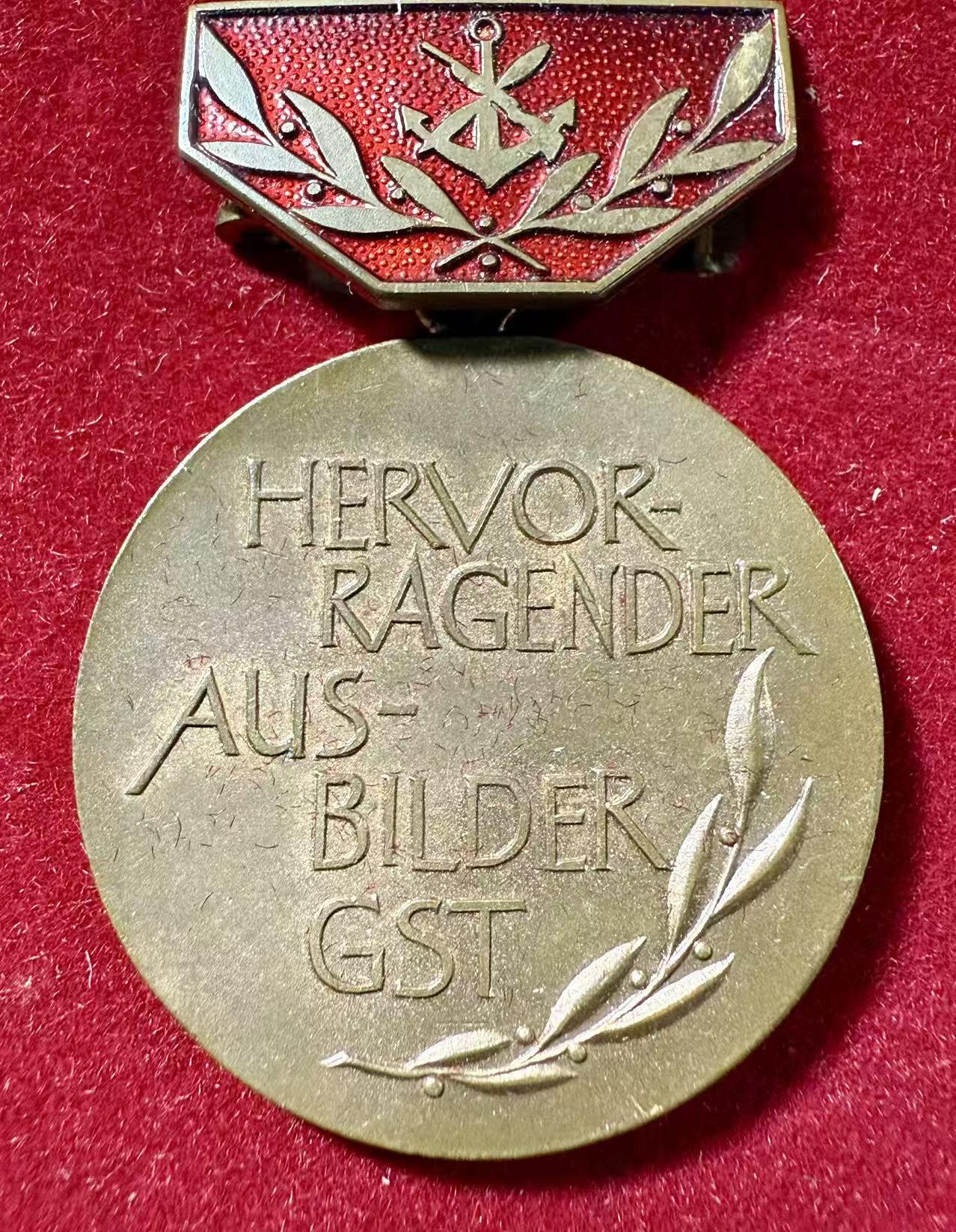 七河·世界世界币章杂件小拍（总第39期） 民主德国“杰出教育者”纪念铜勋章