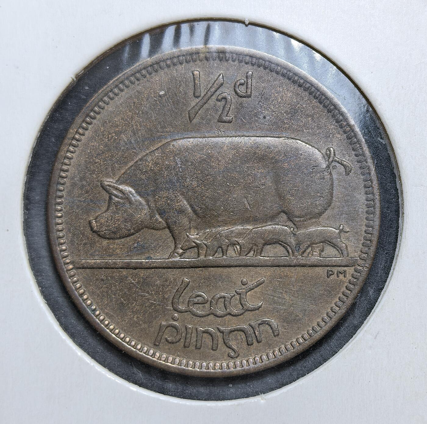 外国优质老铜币银币，正月十二晚九点倒数截拍，满百包邮可寄存，持续收拍 爱尔兰自由邦1928 年1/2 便士铜币，正面为爱尔兰竖琴国徽，背面是母猪哺乳仔猪的图案，象征国家农业根基，见证了爱尔兰脱离英国独立后的币制自主进程。这个币的历史背景