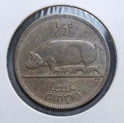 外国优质老铜币银币，正月十二晚九点倒数截拍，满百包邮可寄存，持续收拍 - 爱尔兰自由邦1928 年1/2 便士铜币，正面为爱尔兰竖琴国徽，背面是母猪哺乳仔猪的图案，象征国家农业根基，见证了爱尔兰脱离英国独立后的币制自主进程。这个币的历史背景