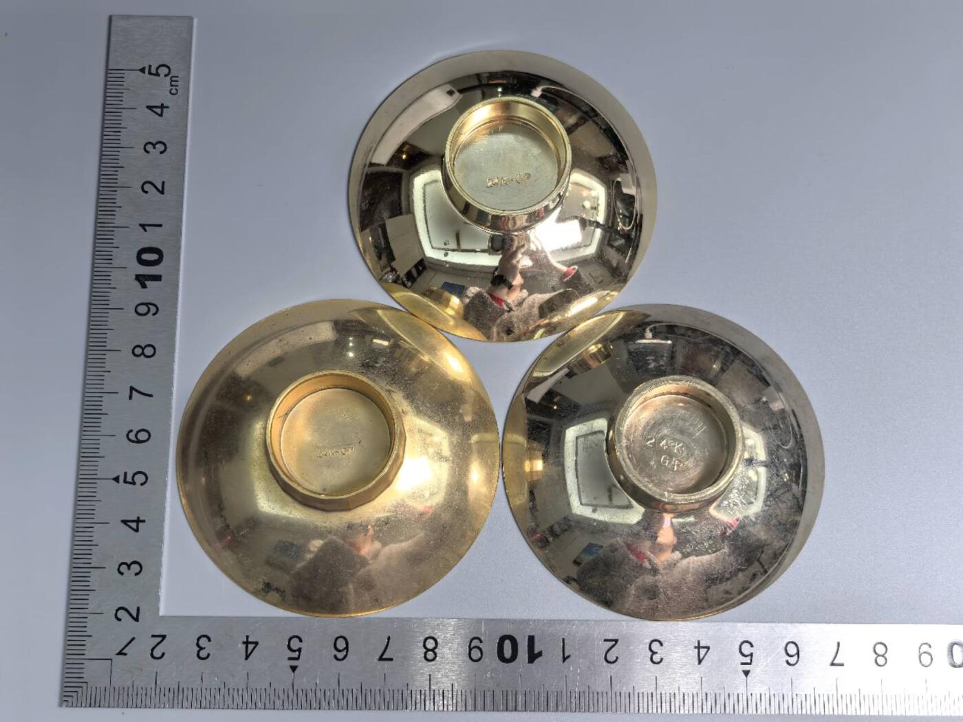 小驴勋章奖章收藏2月28日周六晚七点拍卖（调休临时调整，珍爱和平，收藏战争，铭记历史，勿忘国耻，忠党爱国。有偿代拍，送拍规则在简介最后，参拍须阅读规则后再参拍，关系到运费包装发货时效真假辨别等关键信息，拍卖时不再发原图，看大图店主微信码在拍卖店铺介绍里） 寿字镀金小酒杯一组