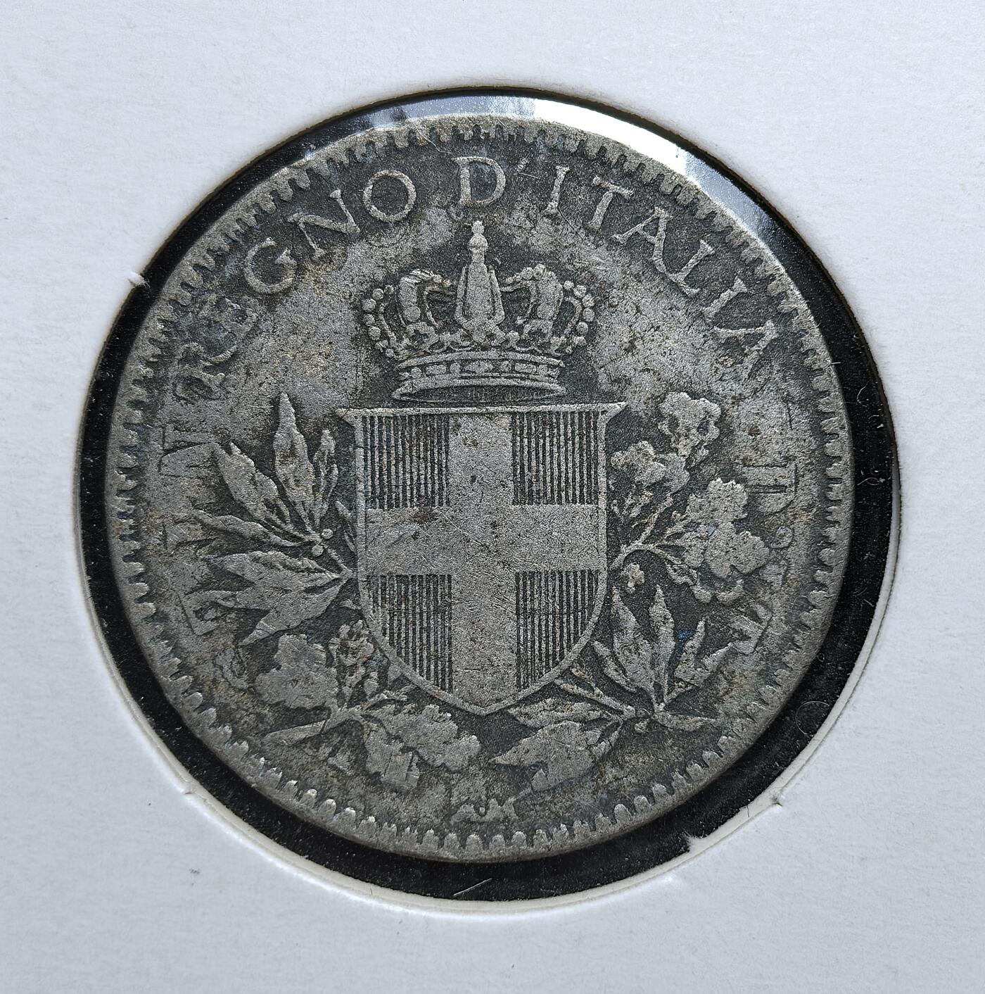 外国优质老铜币银币，正月十二晚九点倒数截拍，满百包邮可寄存，持续收拍 错版（在19世纪20分币模上改打）意大利王国 1919 年 20 分铜镍币，正面为萨伏依王朝纹章与国名，背面标注面值与年份。发行于一战后经济动荡期，是意大利重建货币体系、巩固君主制权威的重要见证，也反映了其战后社会转型的阵痛。