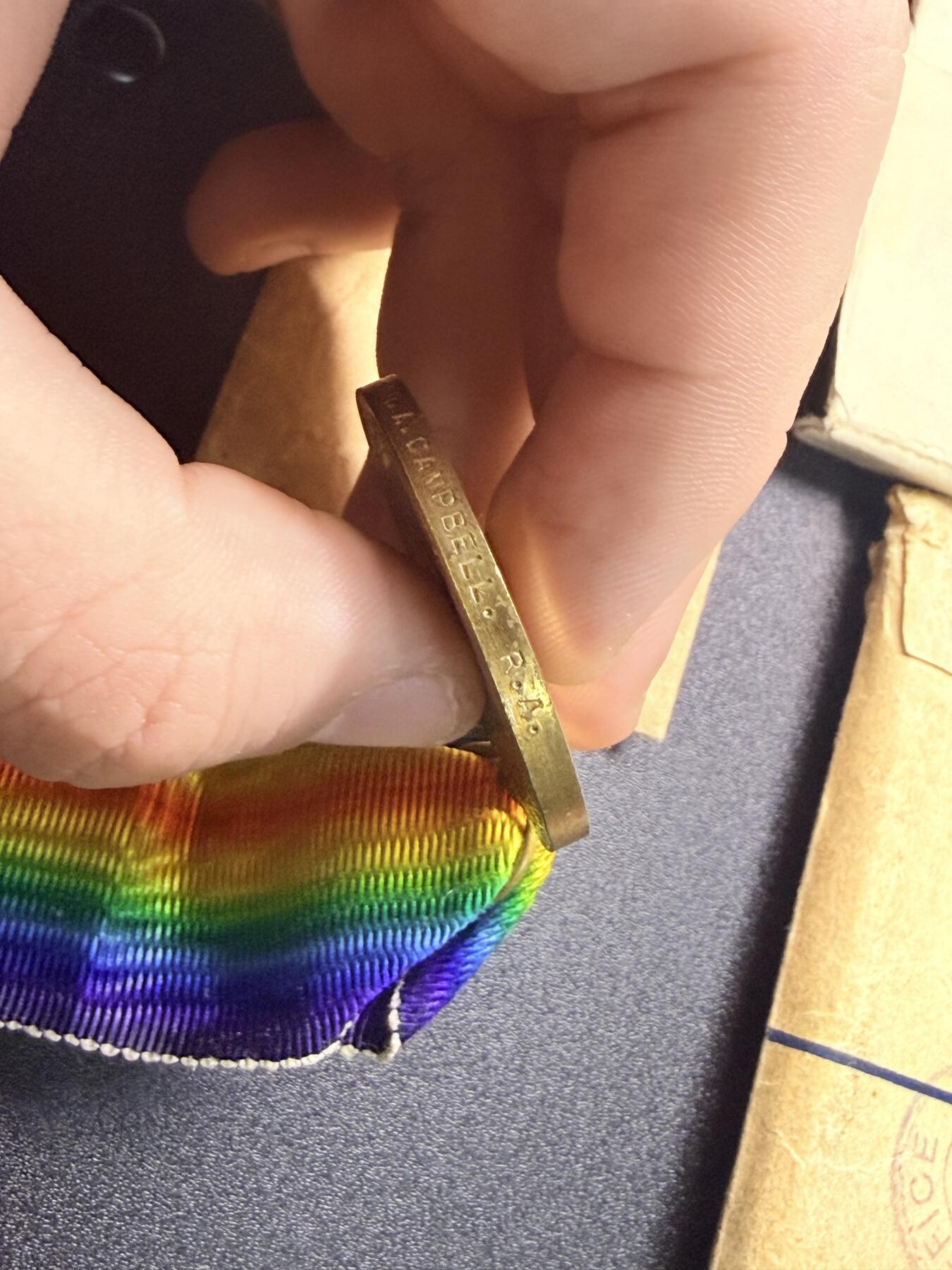 云宸嘉赏-勋臻精藏⭐️年后精品专拍场次🎖 英国一战胜利奖章  授予96502号 炮手 A·坎贝尔 皇家炮兵  带原纸袋和包装盒如图