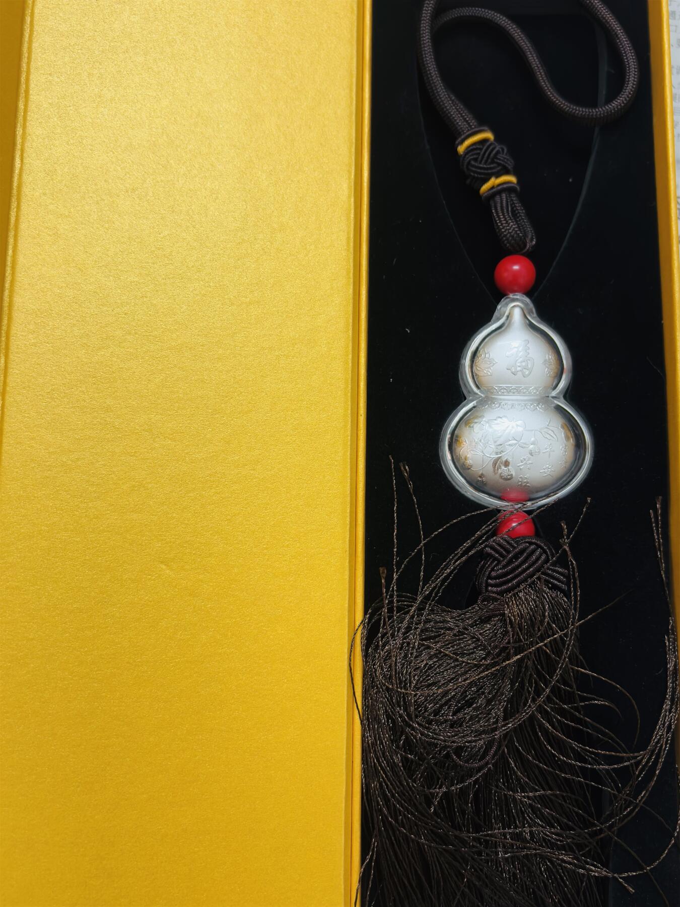 文馨钱币收藏第 295 场，（元宵场）各种银币散币纪念章，长期接代拍业务 少见福禄双全葫芦银吊坠，寓意福禄双全，平安吉祥，银制品 2 克 999 银，带收藏证书