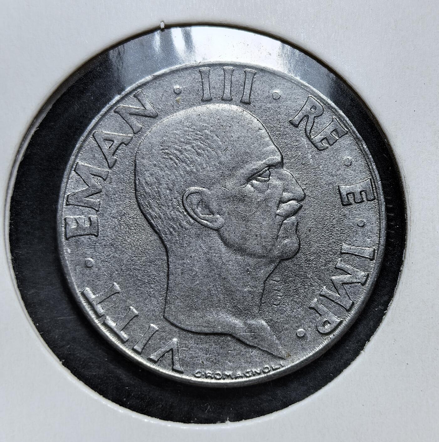 外国优质老铜币银币，正月十二晚九点倒数截拍，满百包邮可寄存，持续收拍 意大利王国1940年50分，正面为维克托・伊曼纽尔三世头像及 “皇帝” 头衔，背面是法西斯鹰徽与束棒。发行于二战初期，是墨索里尼政权宣扬帝国扩张、强化独裁统治的重要货币见证。