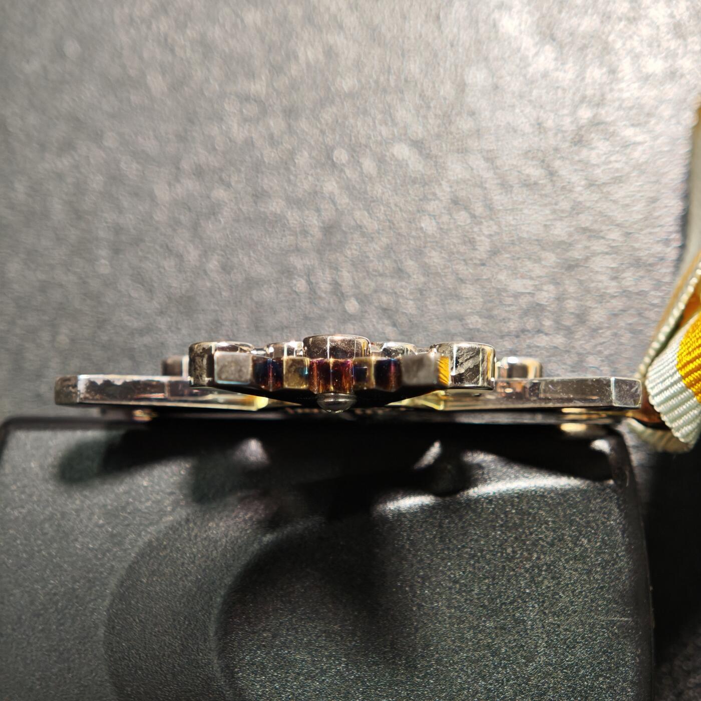 【德藏】世界币章拍卖第166期（拍品征集中~欢迎藏友联系） 日本五等瑞宝勋章银章 盒略全 直径约：43.5mm；重约：29.7g