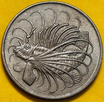 文馨钱币收藏第 295 场，（元宵场）各种银币散币纪念章，长期接代拍业务 - 1967 年新加坡狮子鱼 50 分，首发版