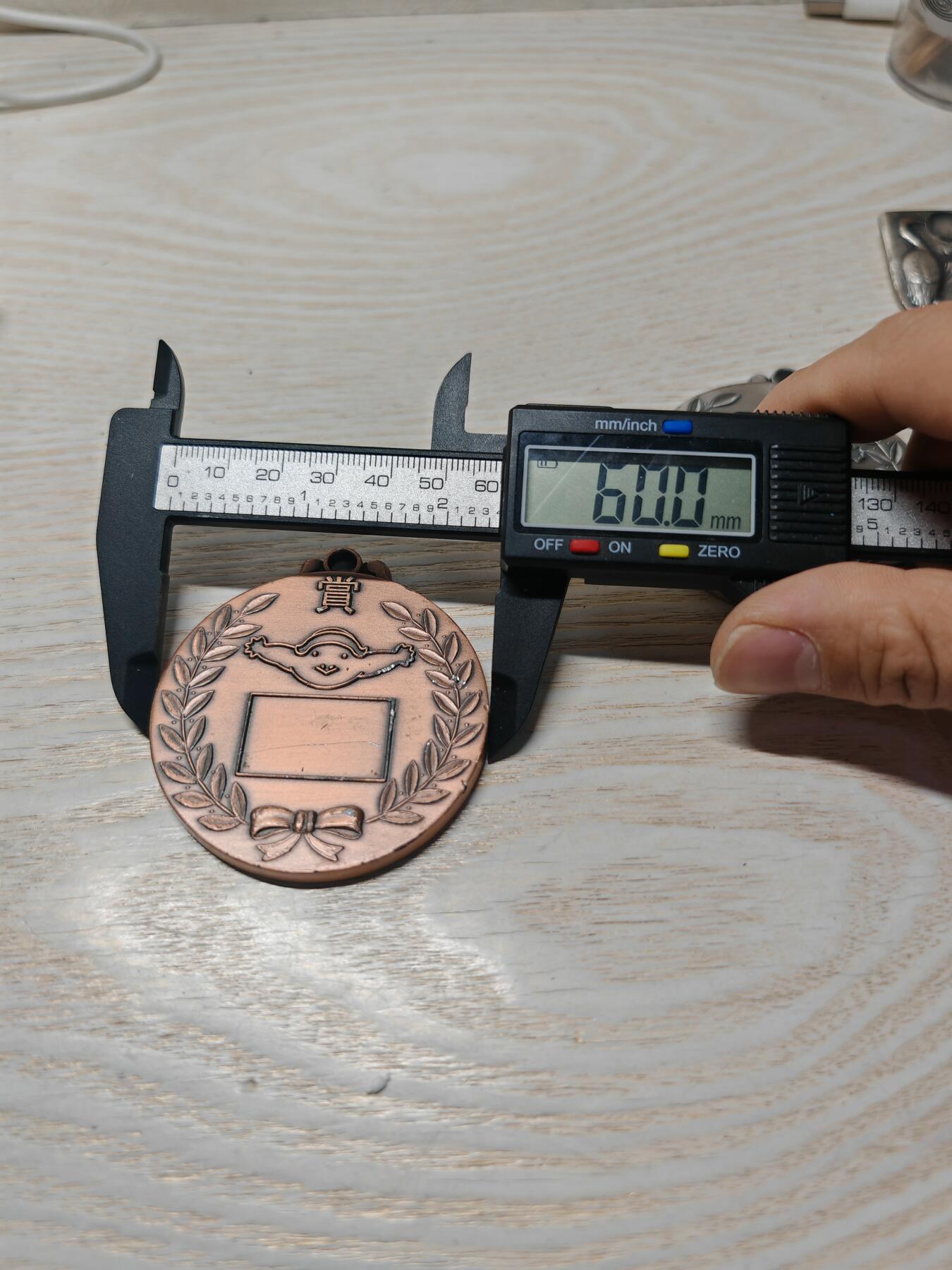 日本某比赛的金银铜奖牌 直径60mm 每块约143g