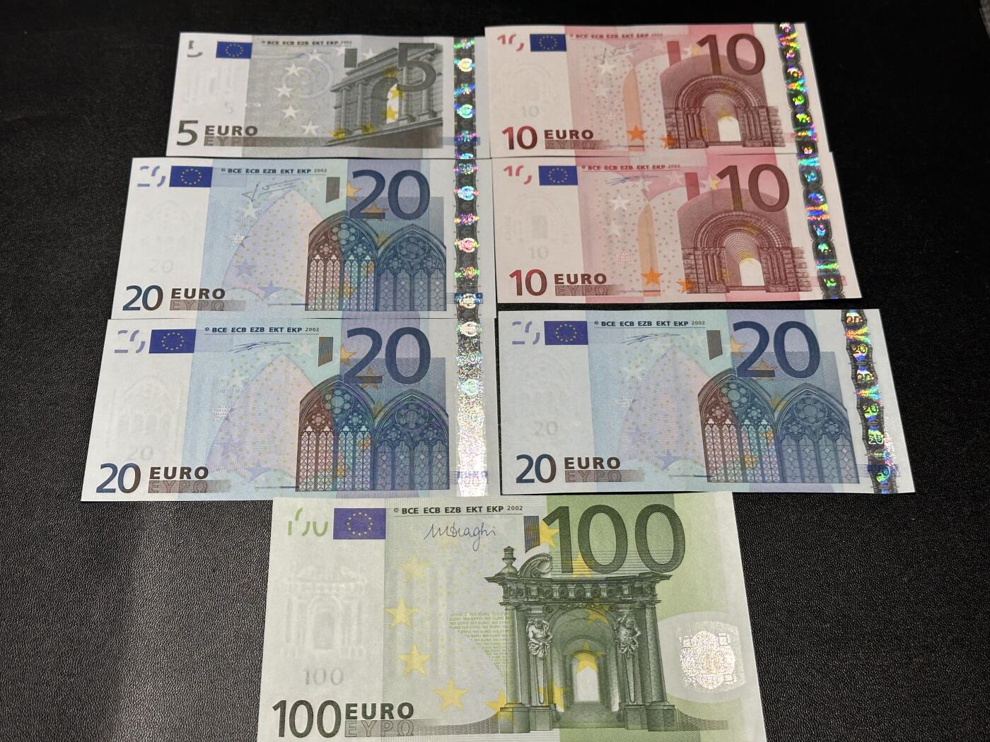 《外钞收藏家》第六百一十三期（ 精品场）（长期征集拍品、欢迎藏友们联系合作） 一签、二签5、10、20欧元六张全新+三签100欧元AU 有2张无47靓号