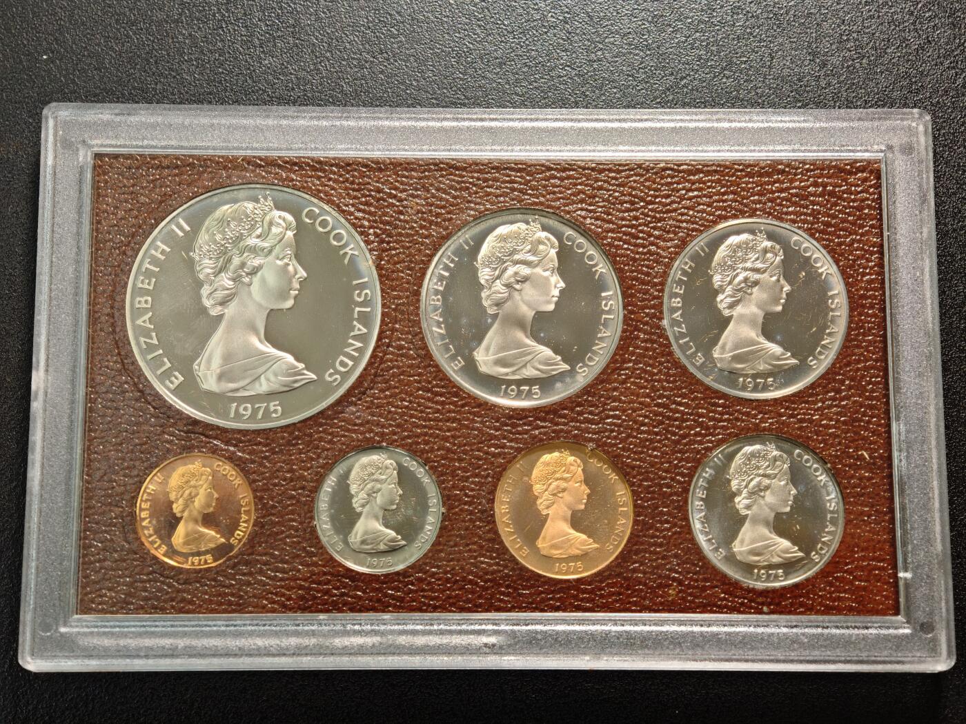 【德藏】世界币章拍卖第166期（拍品征集中~欢迎藏友联系） 1975年 库克群岛精制套币 原盒 带说明书