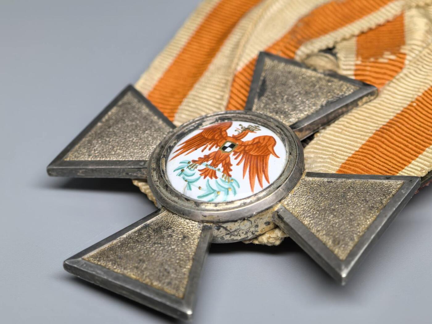 小驴勋章奖章收藏2月28日周六晚七点拍卖（调休临时调整，珍爱和平，收藏战争，铭记历史，勿忘国耻，忠党爱国。有偿代拍，送拍规则在简介最后，参拍须阅读规则后再参拍，关系到运费包装发货时效真假辨别等关键信息，拍卖时不再发原图，看大图店主微信码在拍卖店铺介绍里） 普鲁士四级红鹰勋章，礼服挂