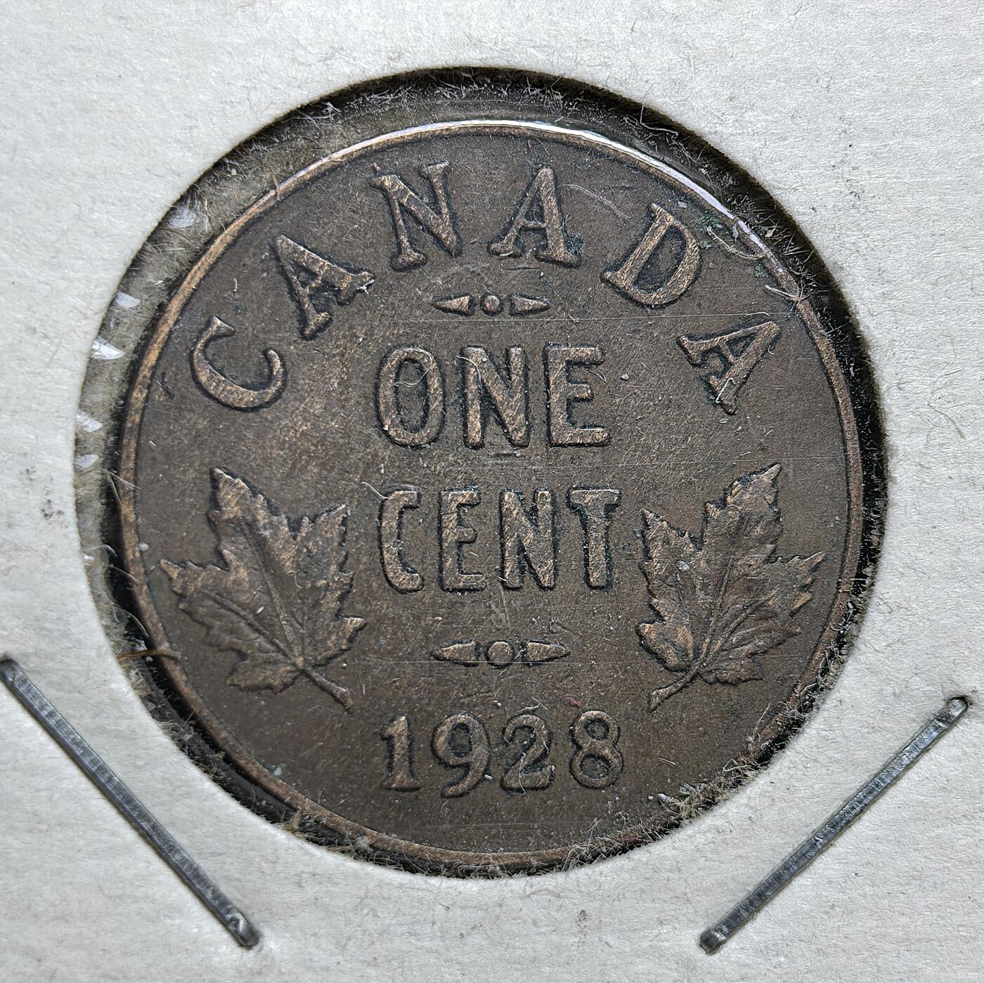 外国优质老铜币银币，正月十二晚九点倒数截拍，满百包邮可寄存，持续收拍 加拿大1928年1分铜币，正面为乔治五世高冠像，背面镌加拿大国花枫叶。发行于大萧条前夕，是加拿大延续英联邦君主象征、强化国家身份认同的流通辅币，见证了加拿大在经济动荡前的社会风貌。