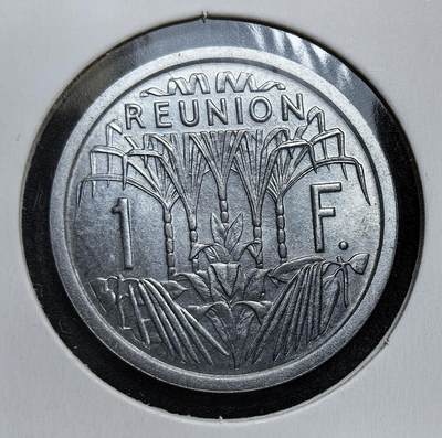 外国优质老铜币银币，正月十二晚九点倒数截拍，满百包邮可寄存，持续收拍 - 法属留尼汪1964年1法郎，正面为带翼自由女神与法国战舰，背面是象征留尼汪经济支柱的甘蔗林。发行于留尼汪作为法国海外省的稳定期，是法国殖民体系下海外领地货币体系的实物见证。