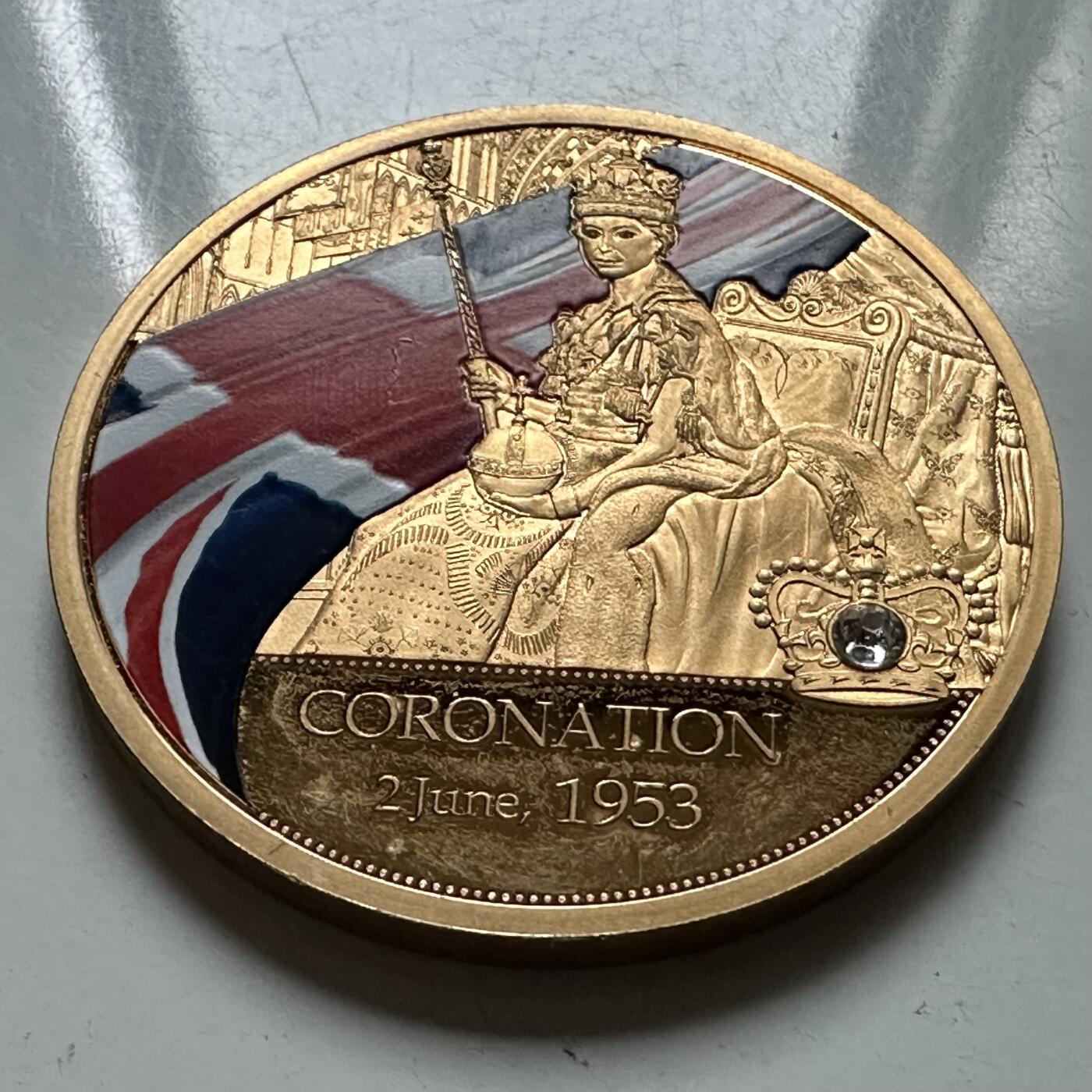 🌹外币初藏🌹🐯2026年第22场  每周二四六晚8️⃣点 接代拍 英国伊丽莎白二世加冕周年镀金纪念章，1953加冕彩印镶钻，三肖像版，直径约40mm，